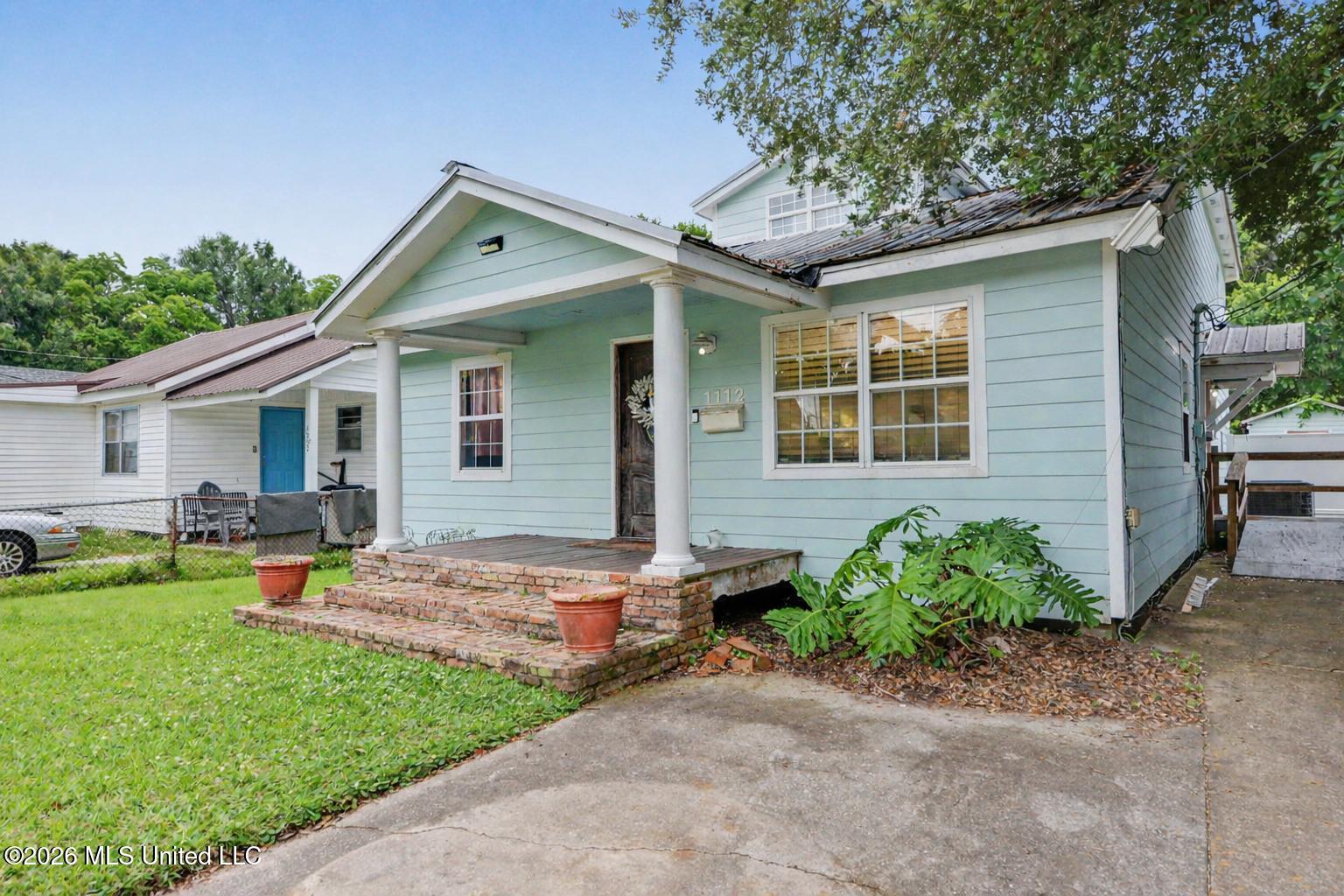 1112 Communy Avenue Property Photo 2