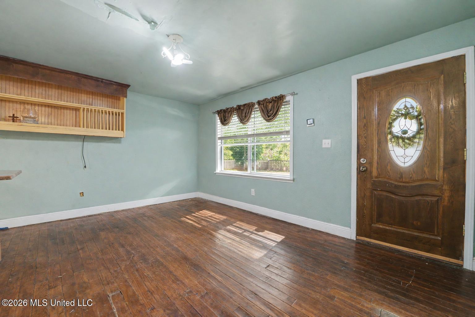 1112 Communy Avenue Property Photo 3