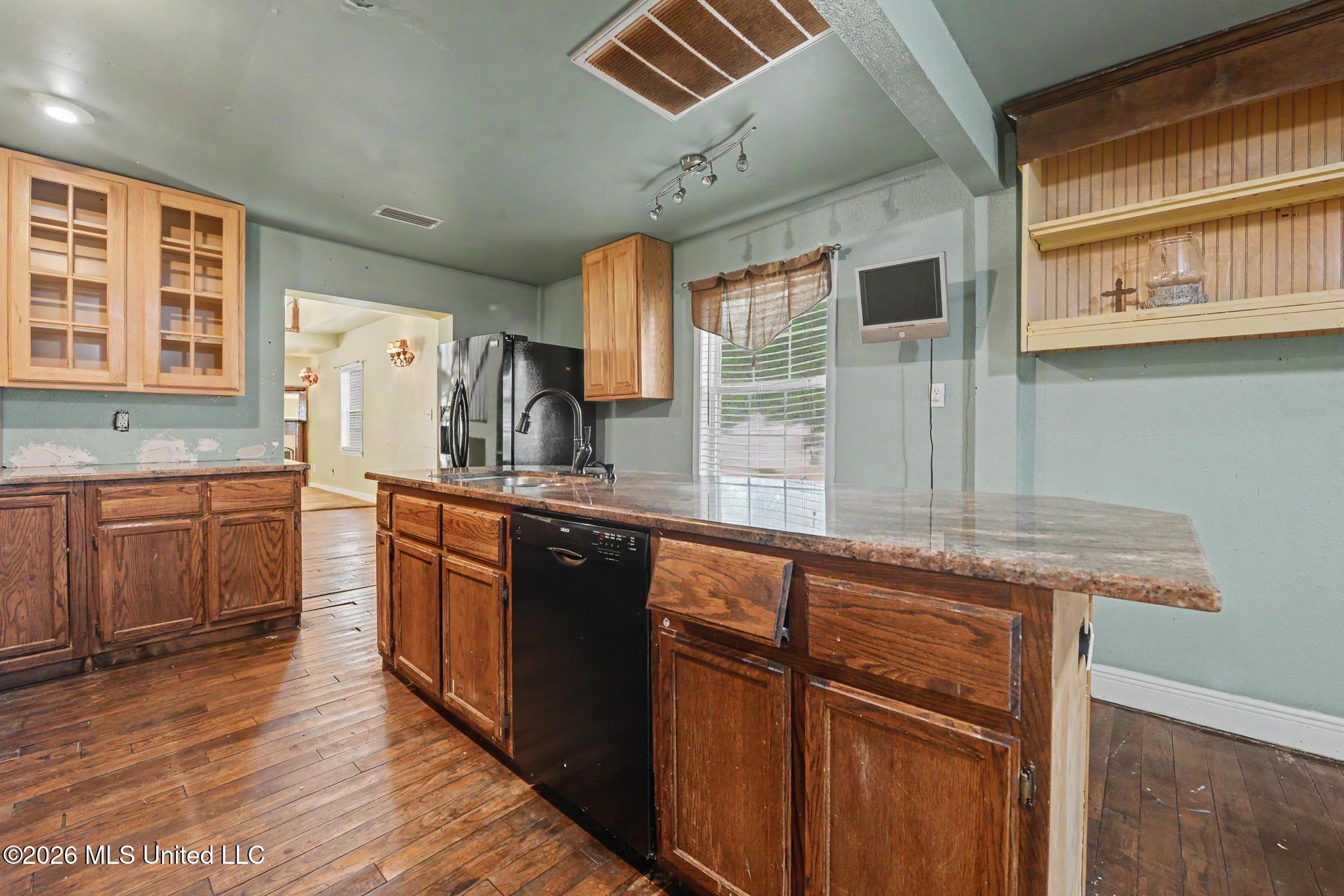 1112 Communy Avenue Property Photo 6