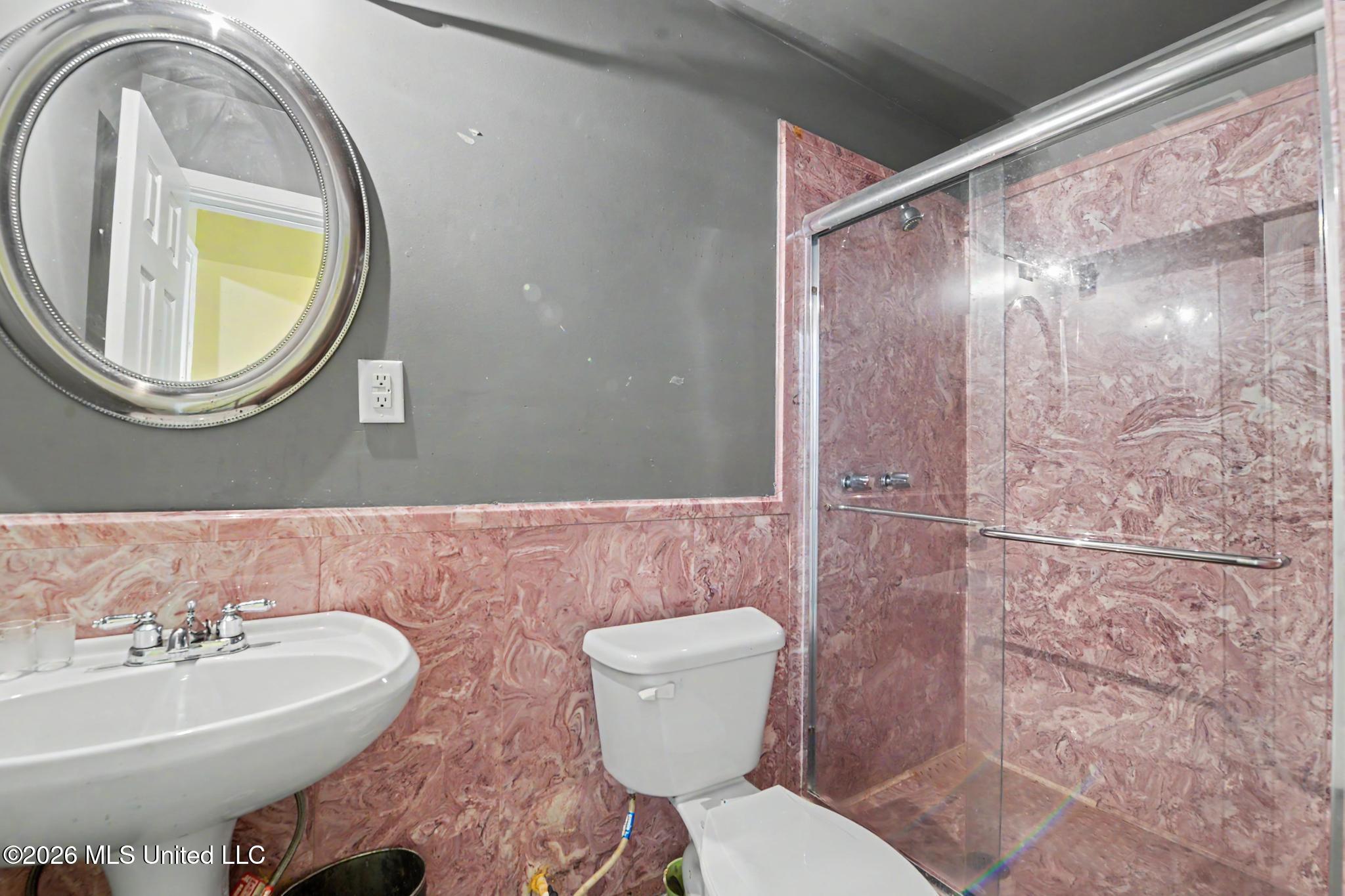 1112 Communy Avenue Property Photo 9
