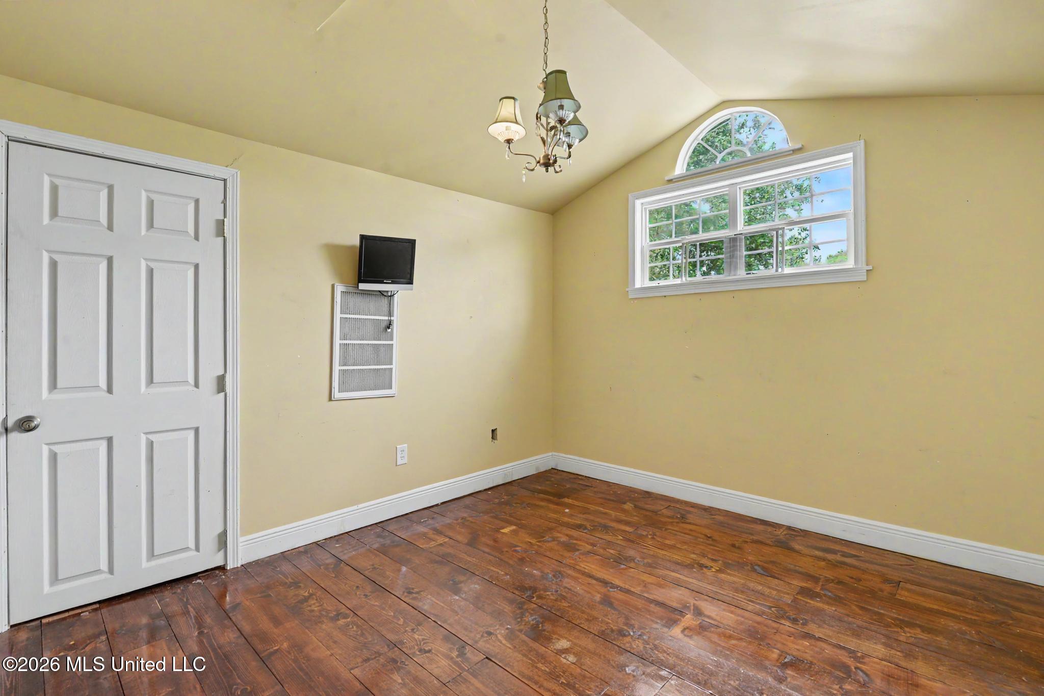 1112 Communy Avenue Property Photo 10