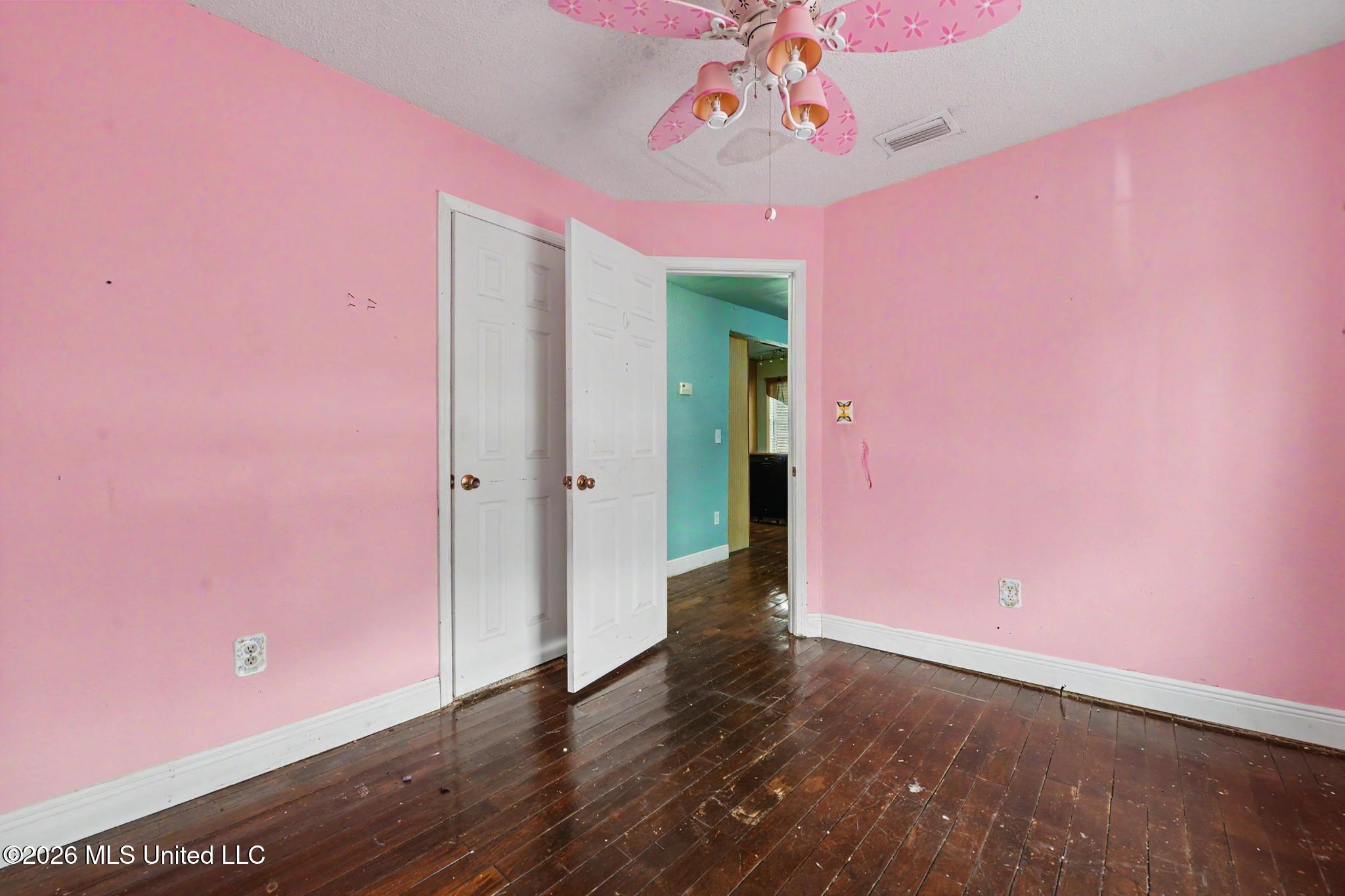 1112 Communy Avenue Property Photo 16