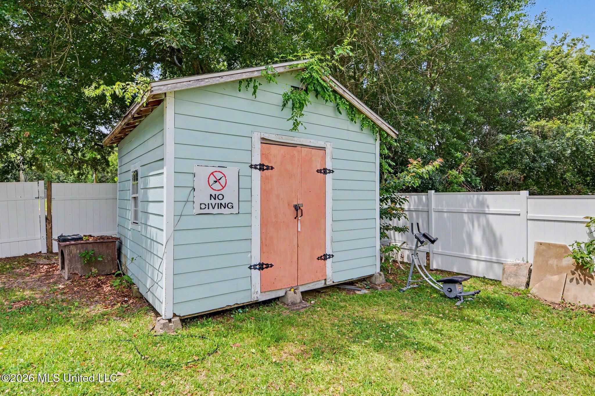 1112 Communy Avenue Property Photo 27