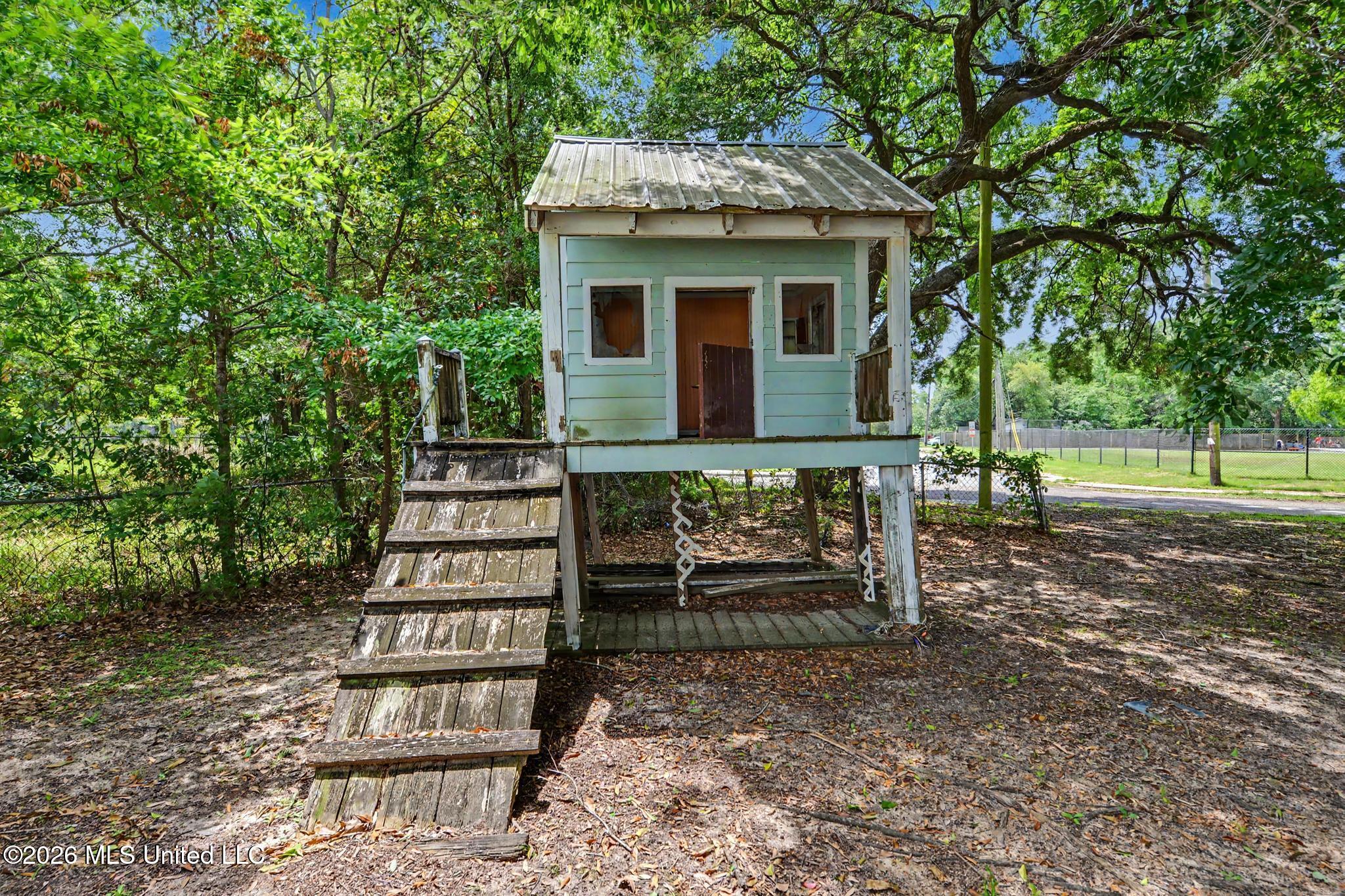 1112 Communy Avenue Property Photo 28