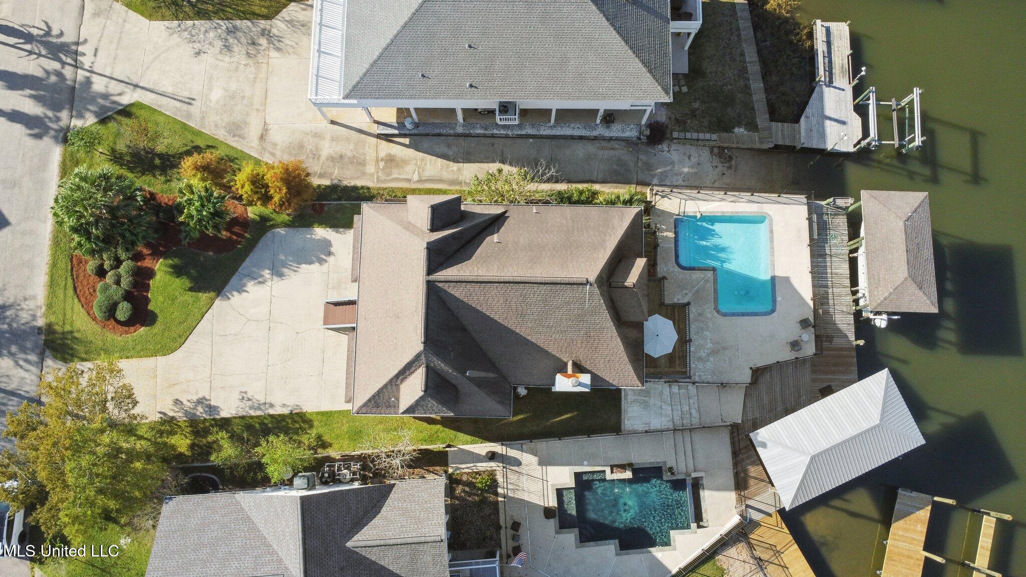 104 Poplar Point Property Photo 2