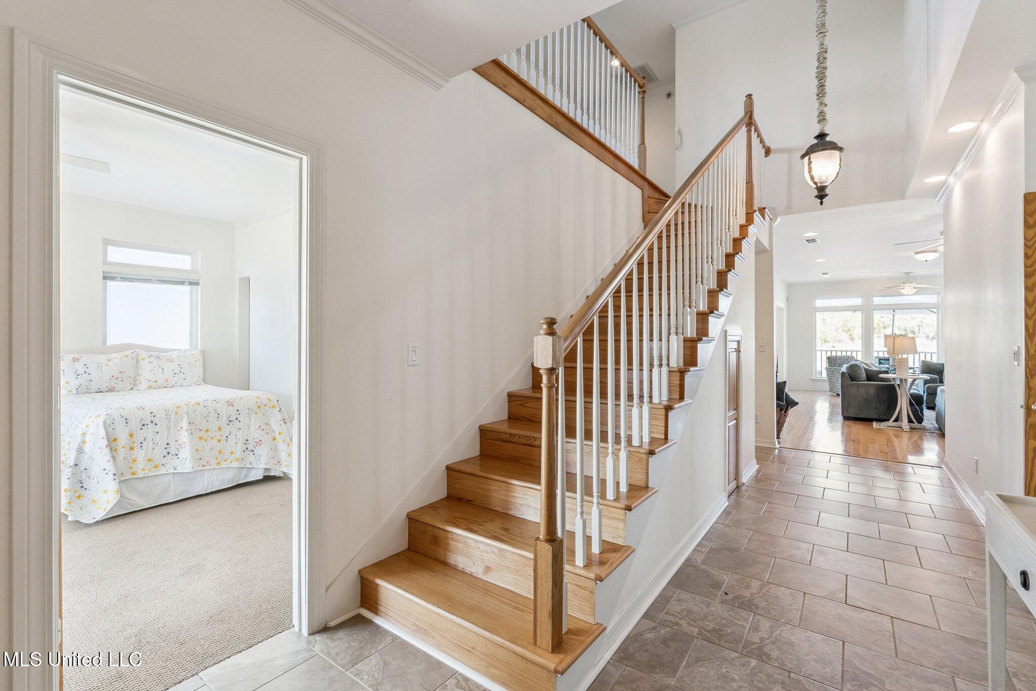 104 Poplar Point Property Photo 4