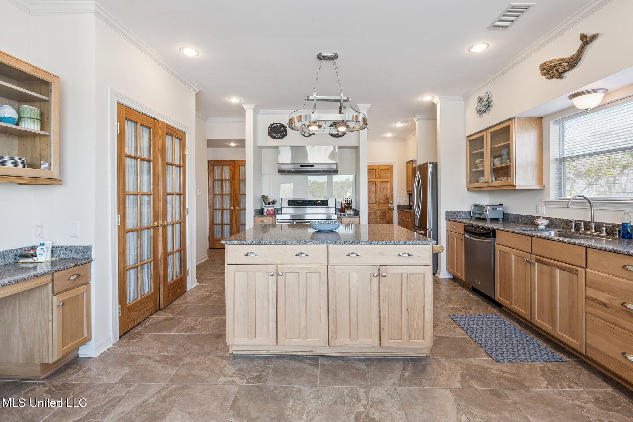 104 Poplar Point Property Photo 8