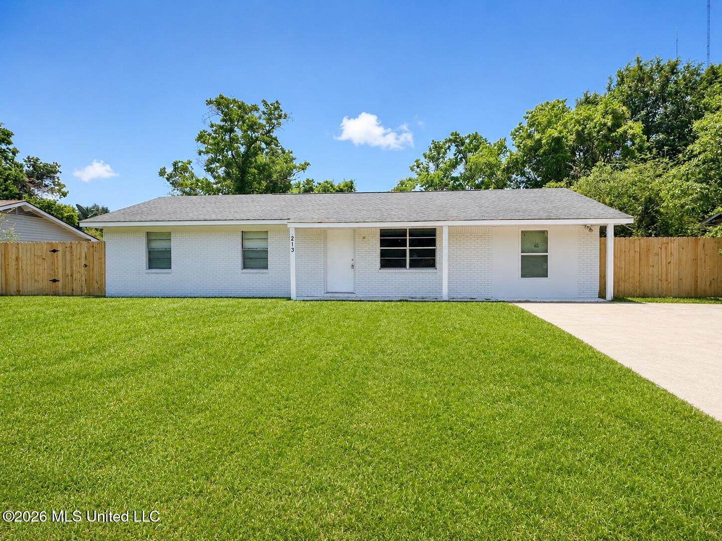 213 Lavelle Drive Property Photo 1