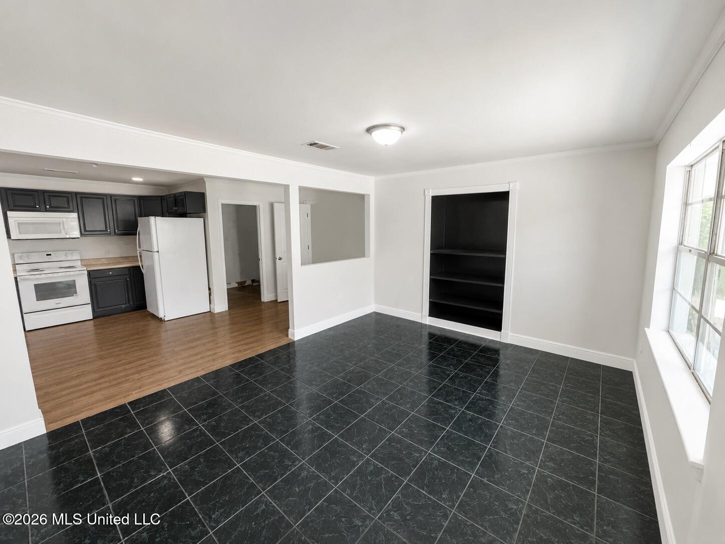 213 Lavelle Drive Property Photo 2