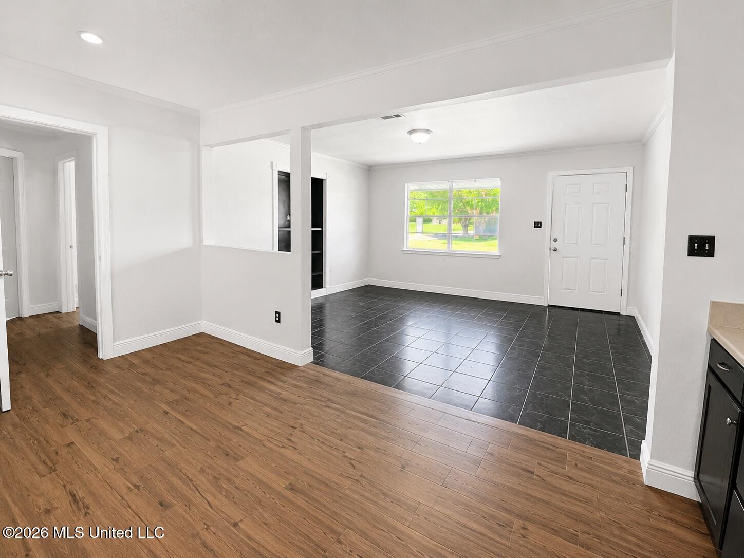 213 Lavelle Drive Property Photo 3