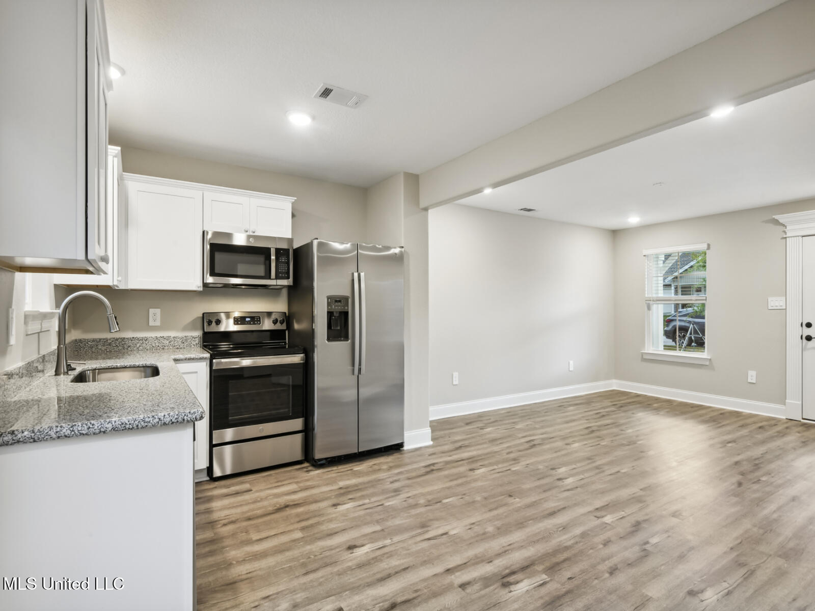 13324 Dee Avenue Property Photo 2