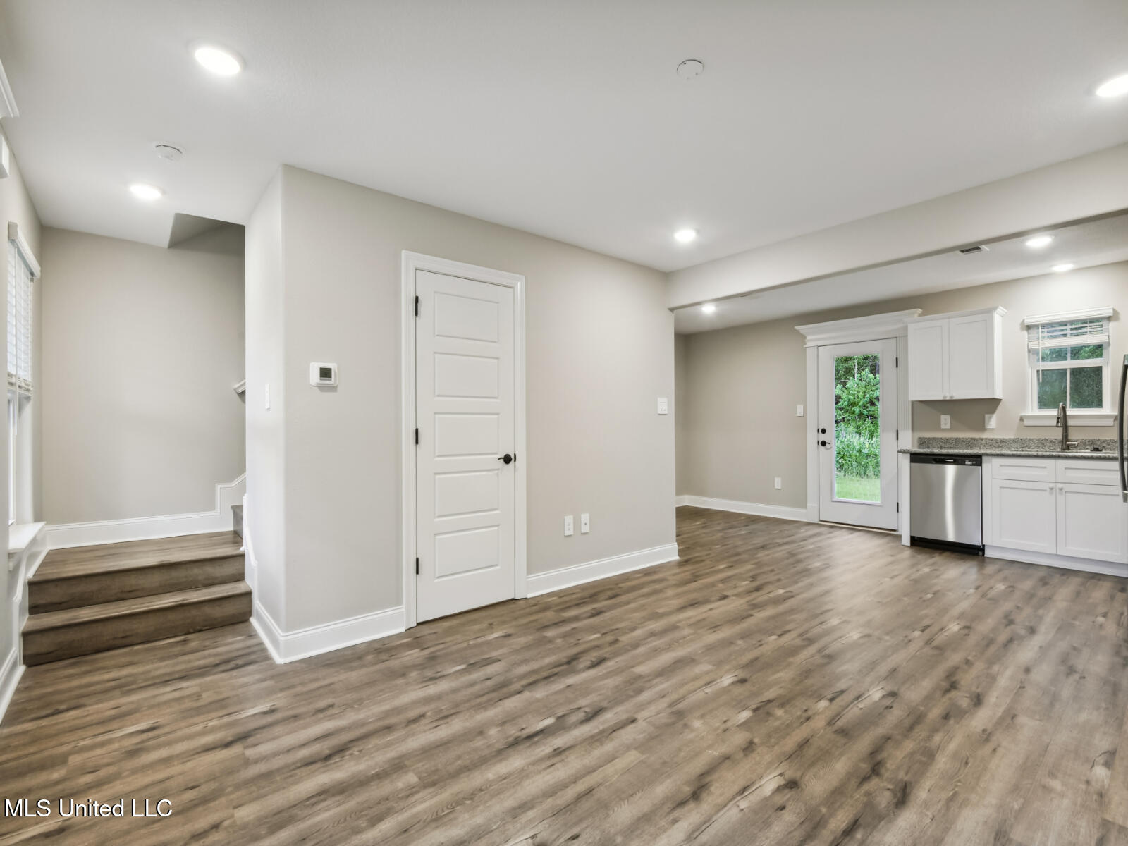 13324 Dee Avenue Property Photo 7