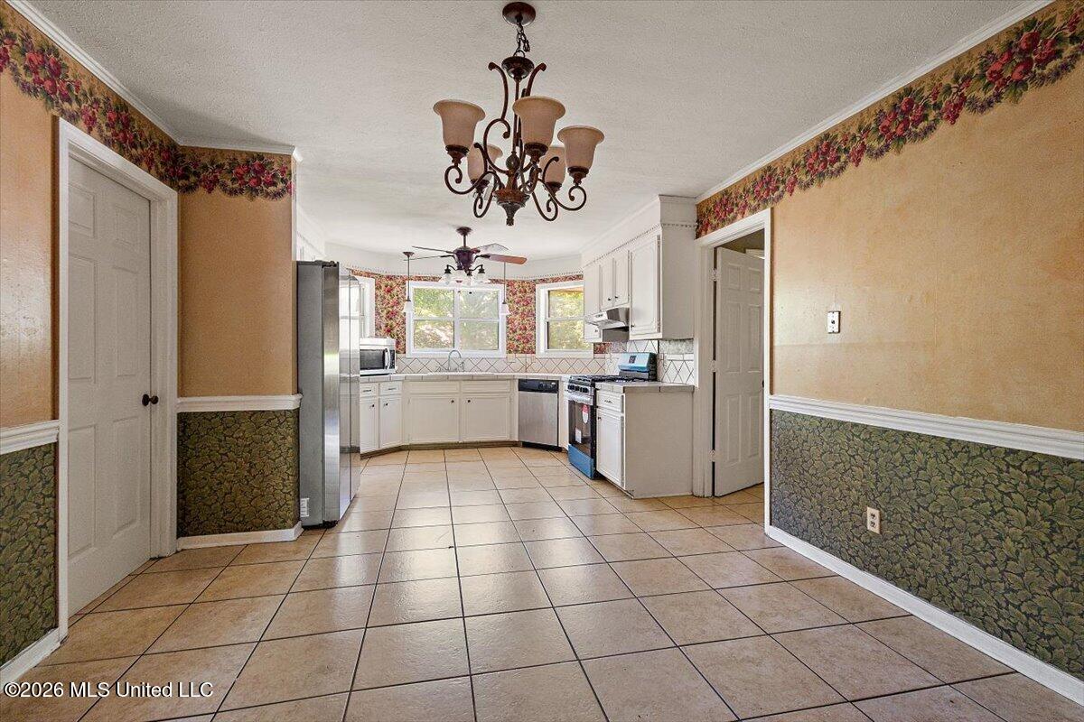 100 Winding Hills Drive Property Photo 11