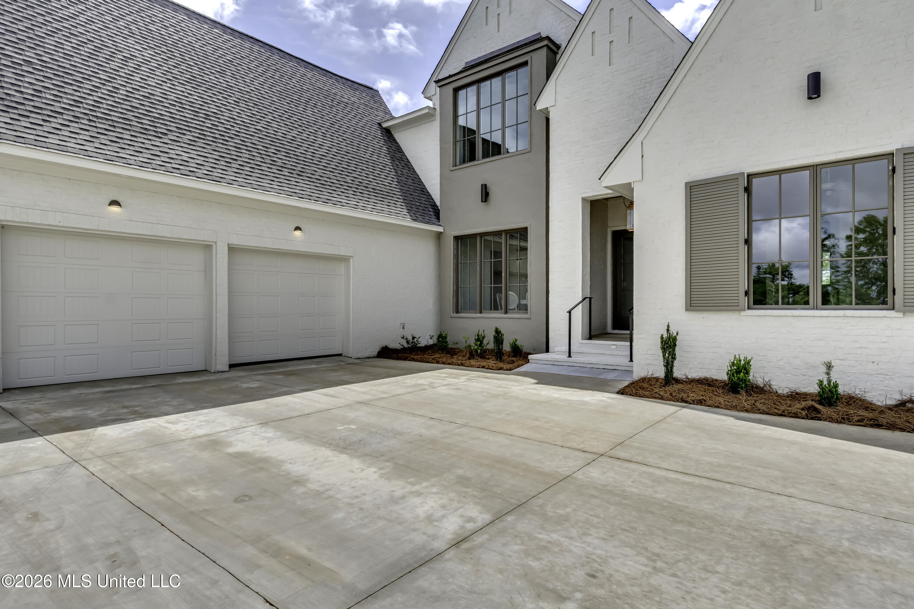 222 Welchshire Drive Property Photo 3