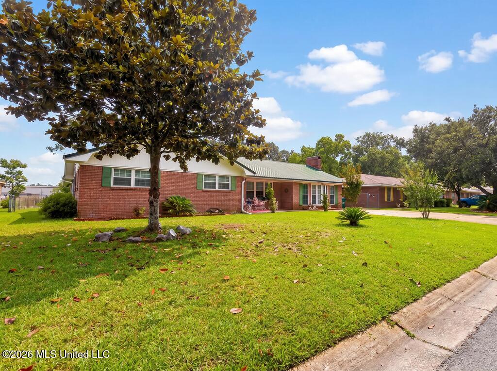 35 Fleetwood Drive Property Photo 3