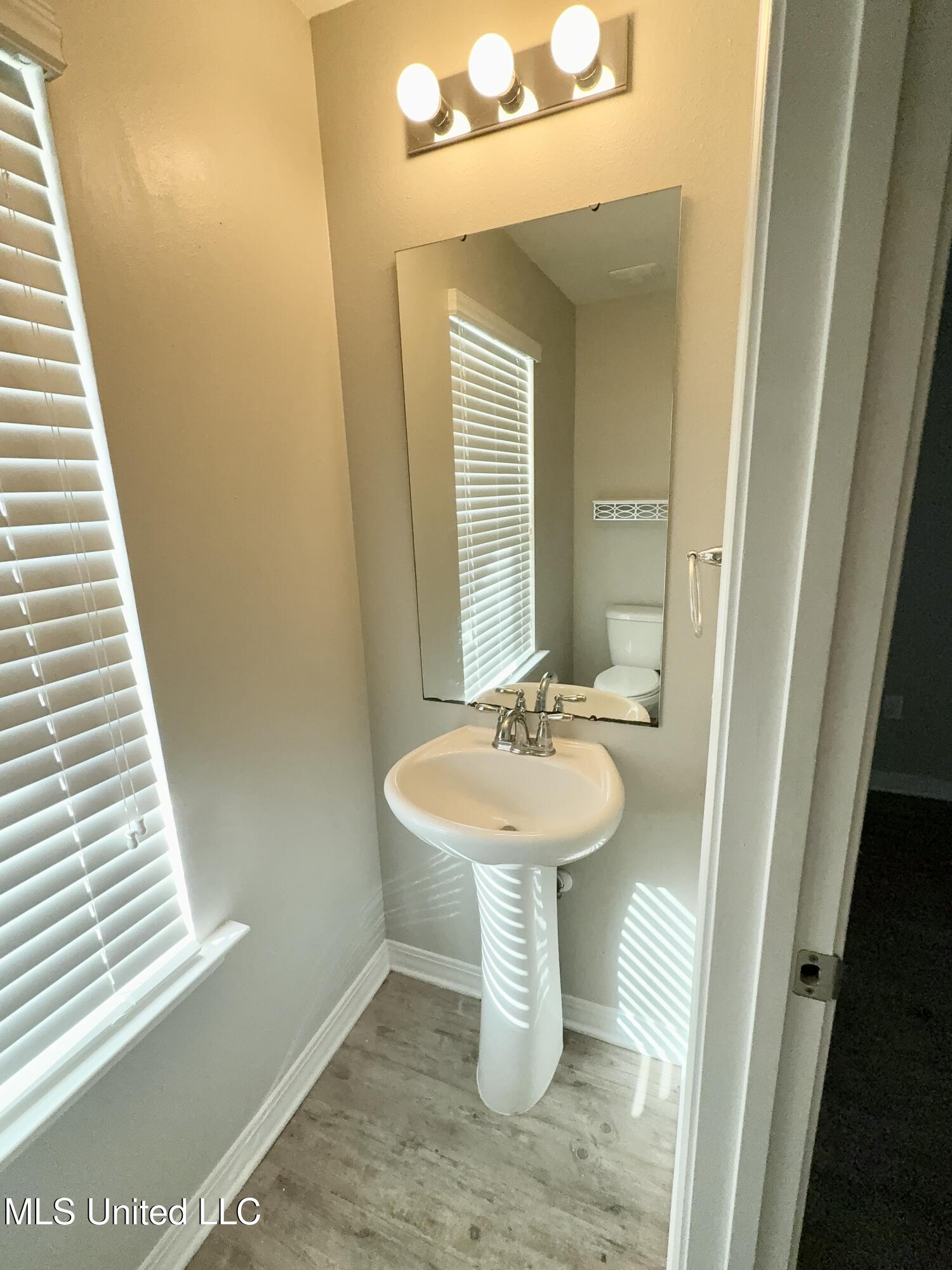 49 Whisperwood Lane Property Photo 5
