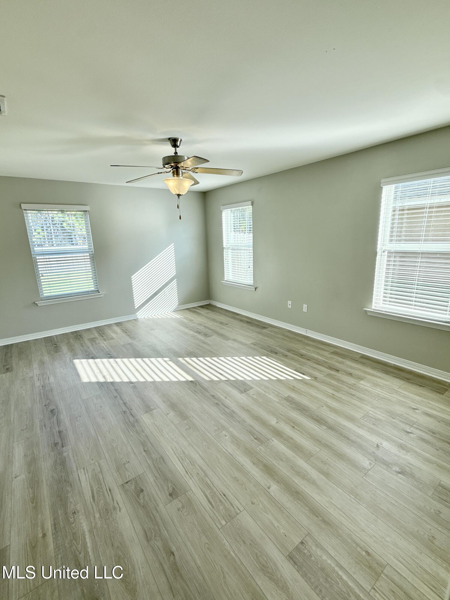 49 Whisperwood Lane Property Photo 8