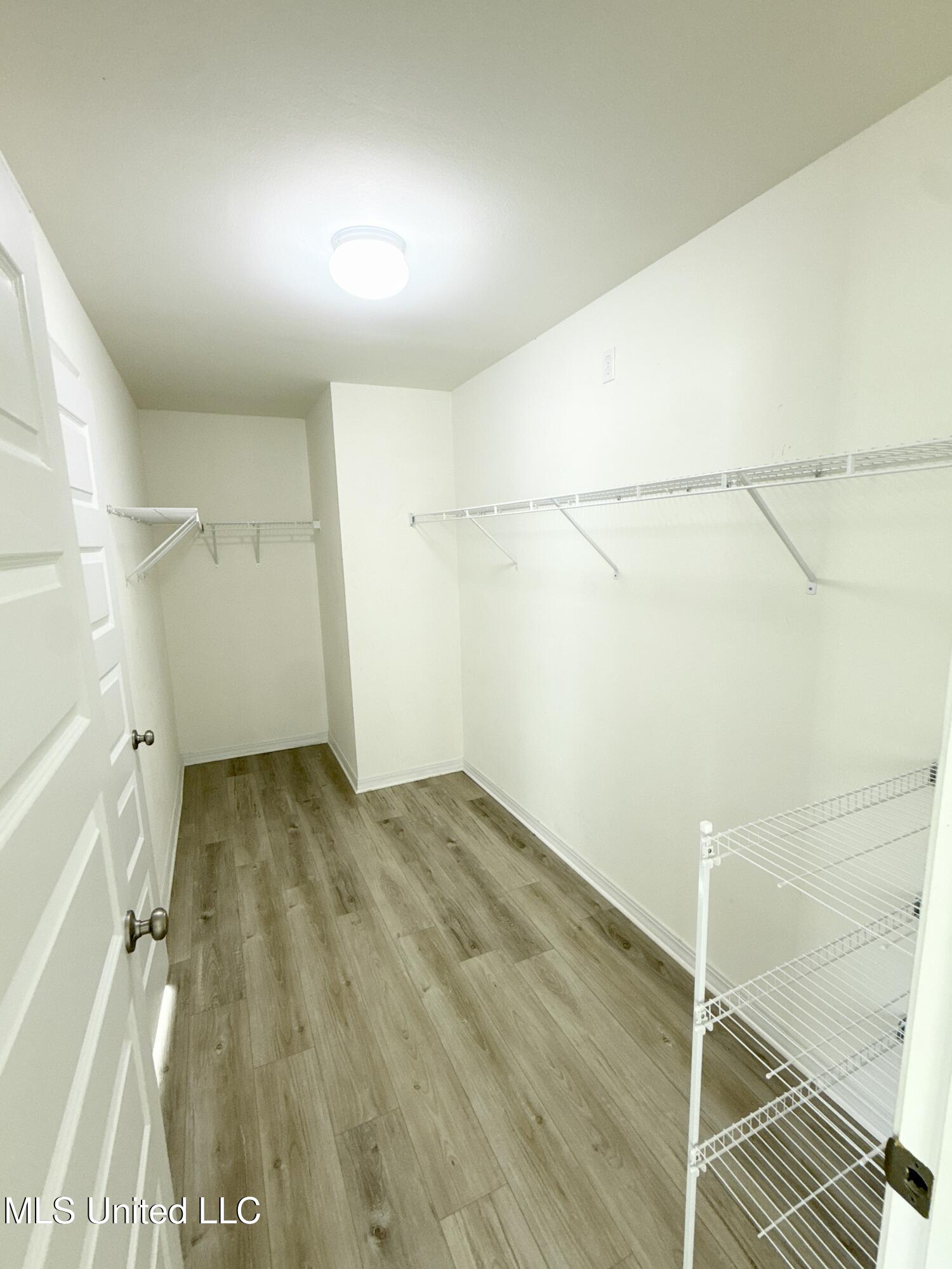 49 Whisperwood Lane Property Photo 13