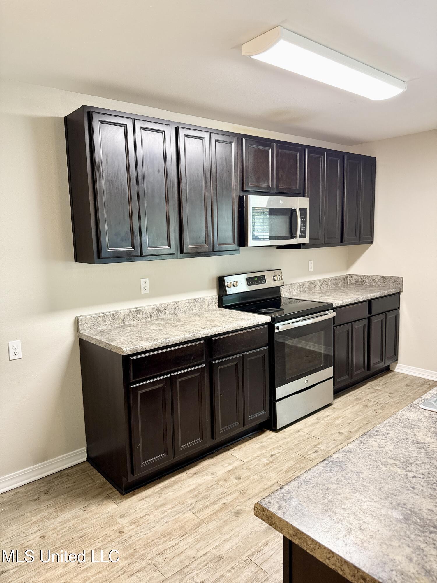 49 Whisperwood Lane Property Photo 14