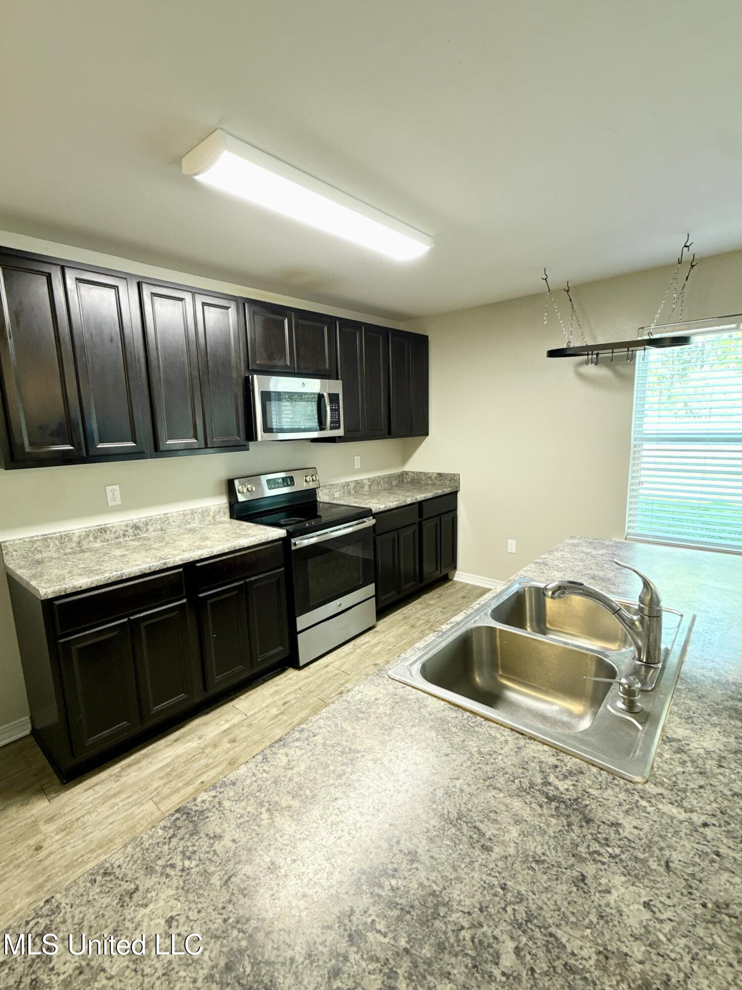 49 Whisperwood Lane Property Photo 17