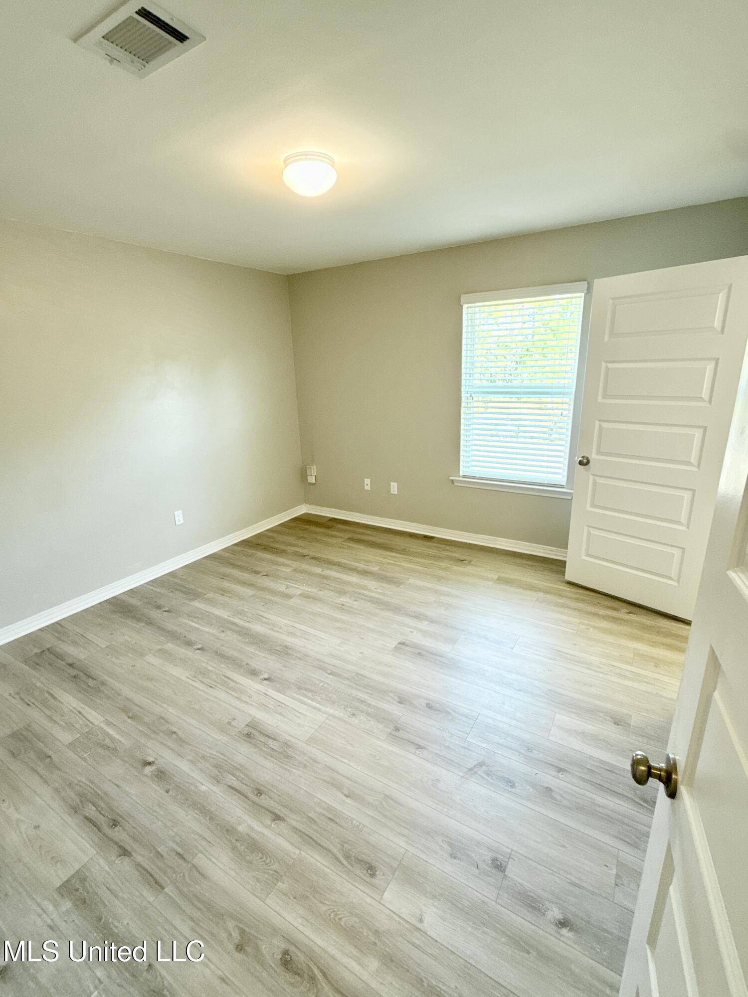 49 Whisperwood Lane Property Photo 19