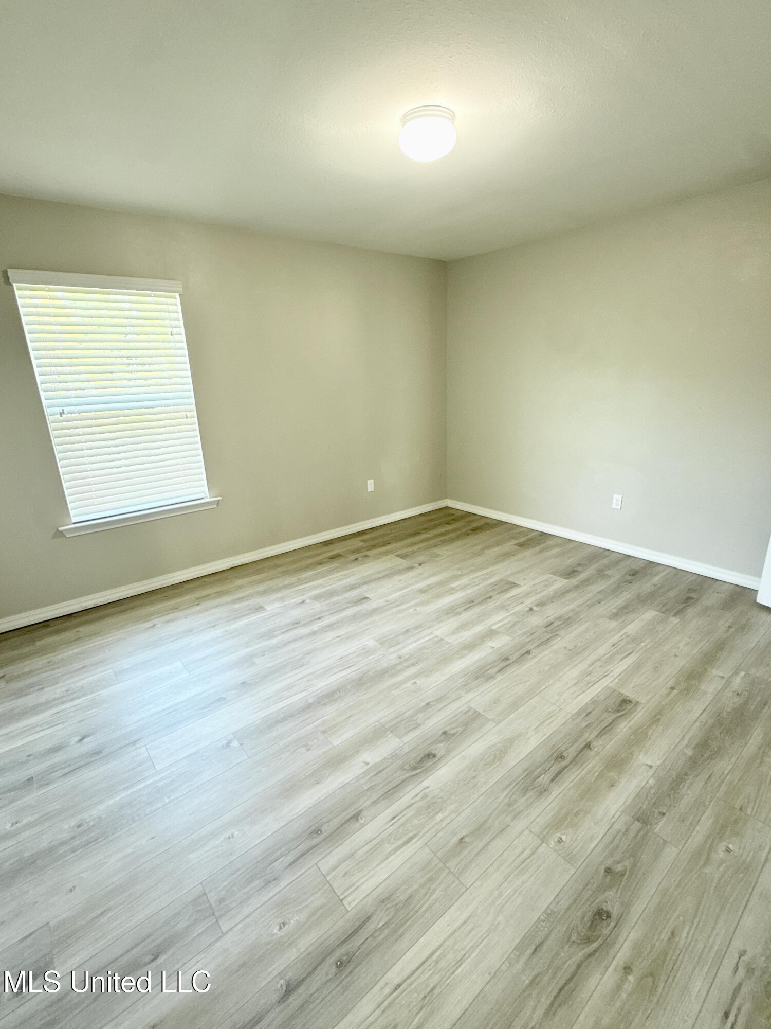 49 Whisperwood Lane Property Photo 33