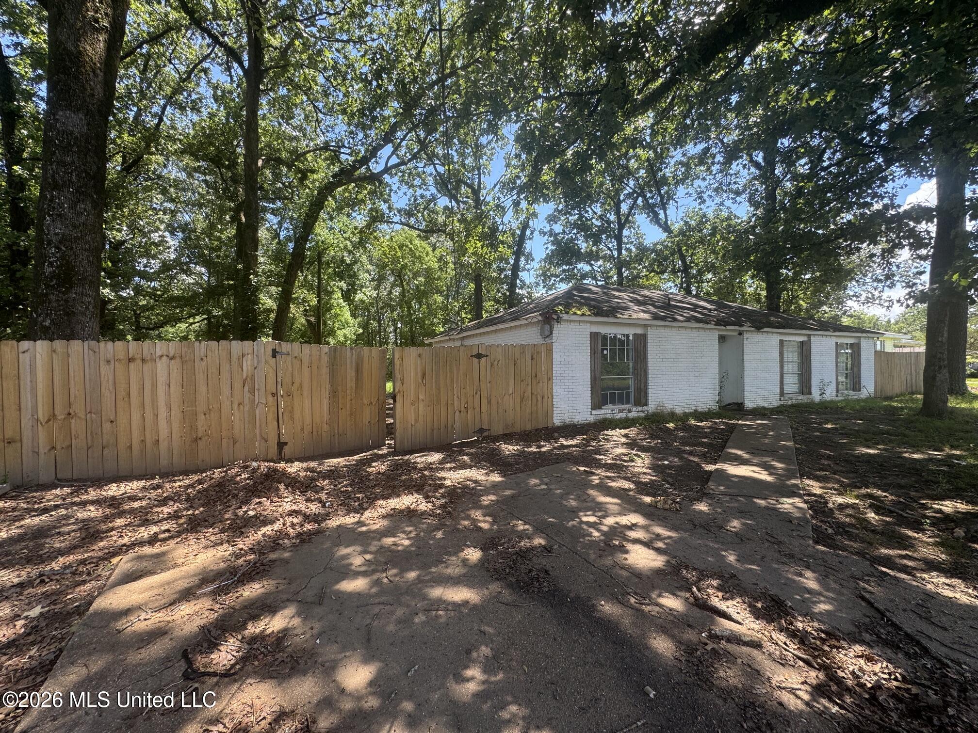 721 Mccluer Road Property Photo 3