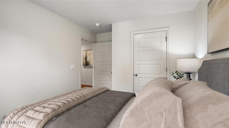 5006 Fox Glen Drive Property Photo 10