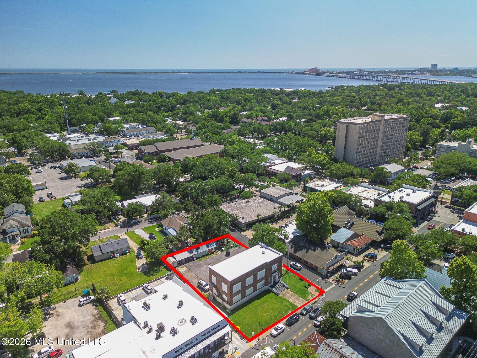 1102 Government Street Property Photo 4