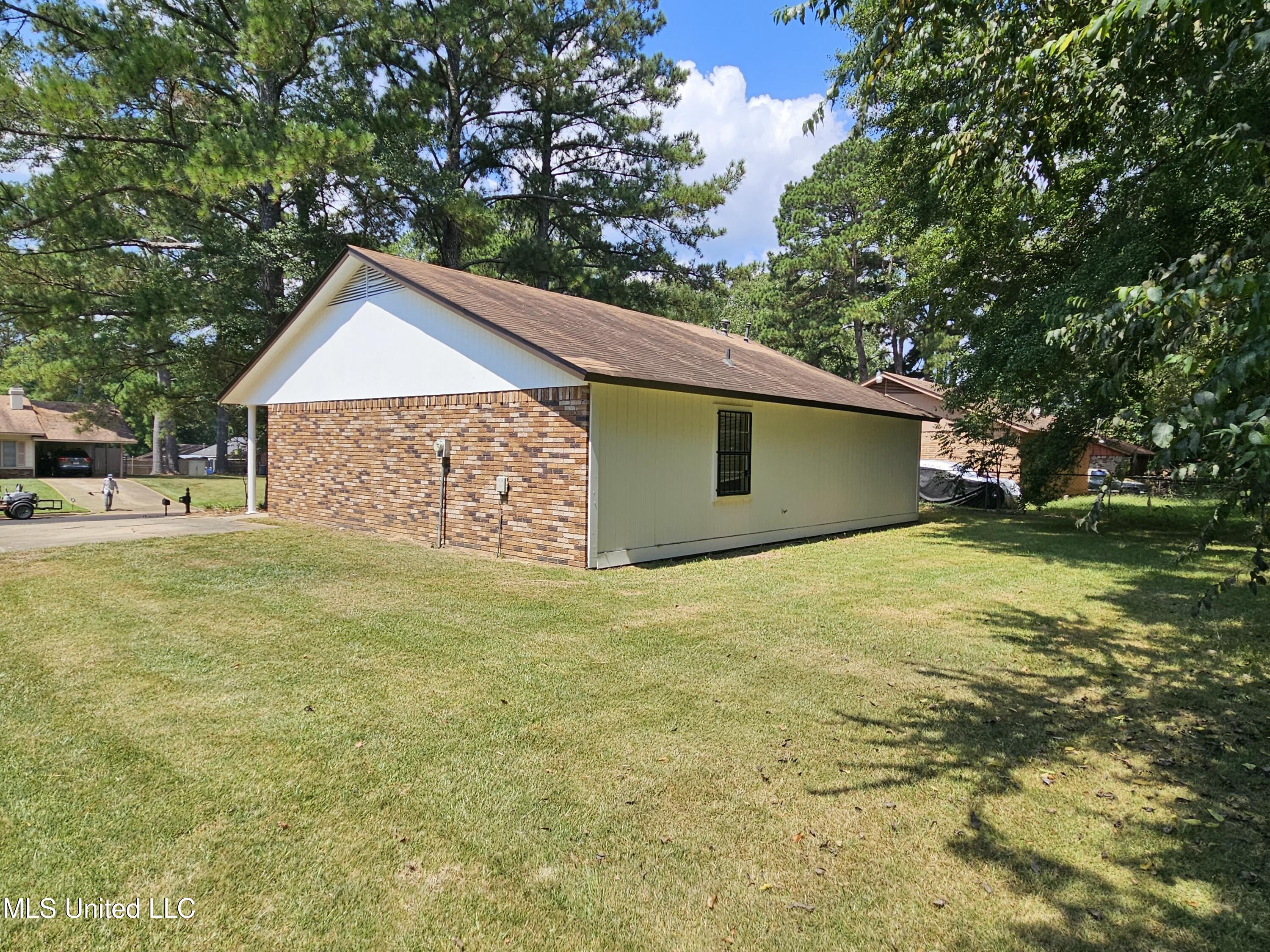 2336 Princess Pine Drive Property Photo 2