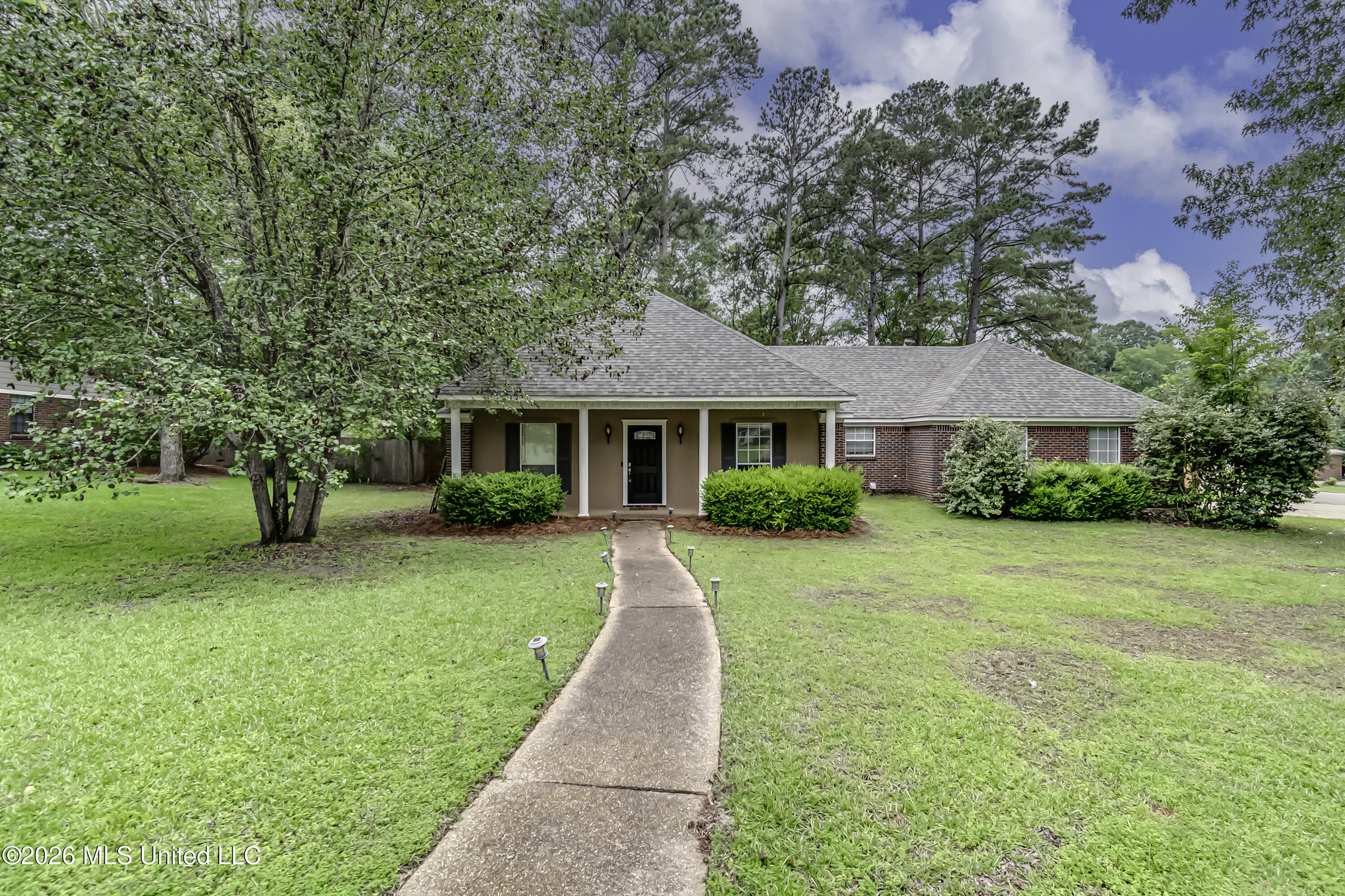 133 Oak Ridge Circle Property Photo 1