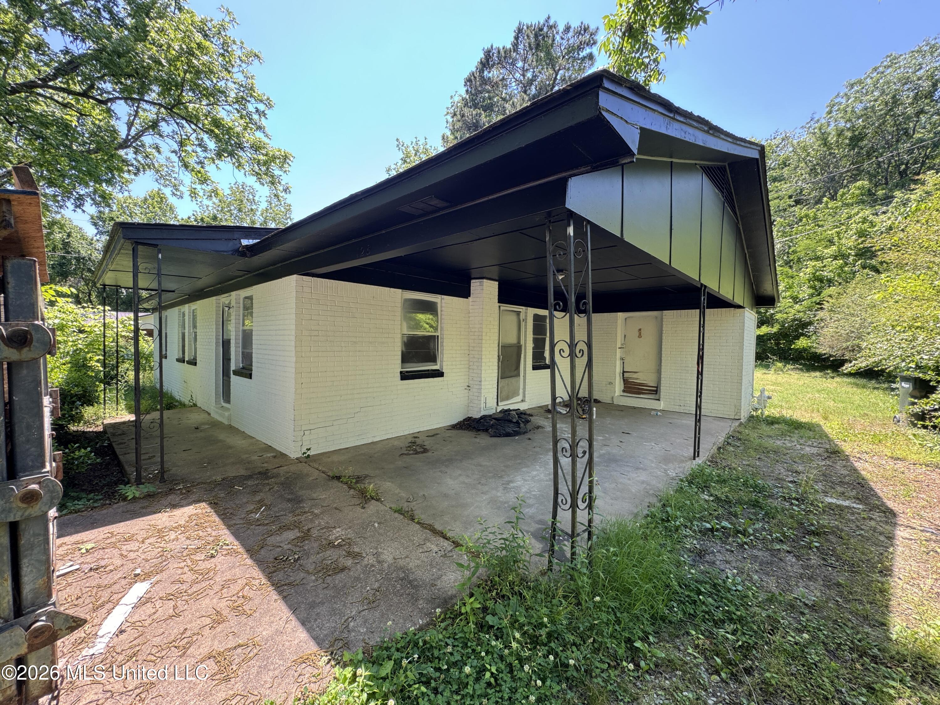 128 Isom Drive Property Photo 2