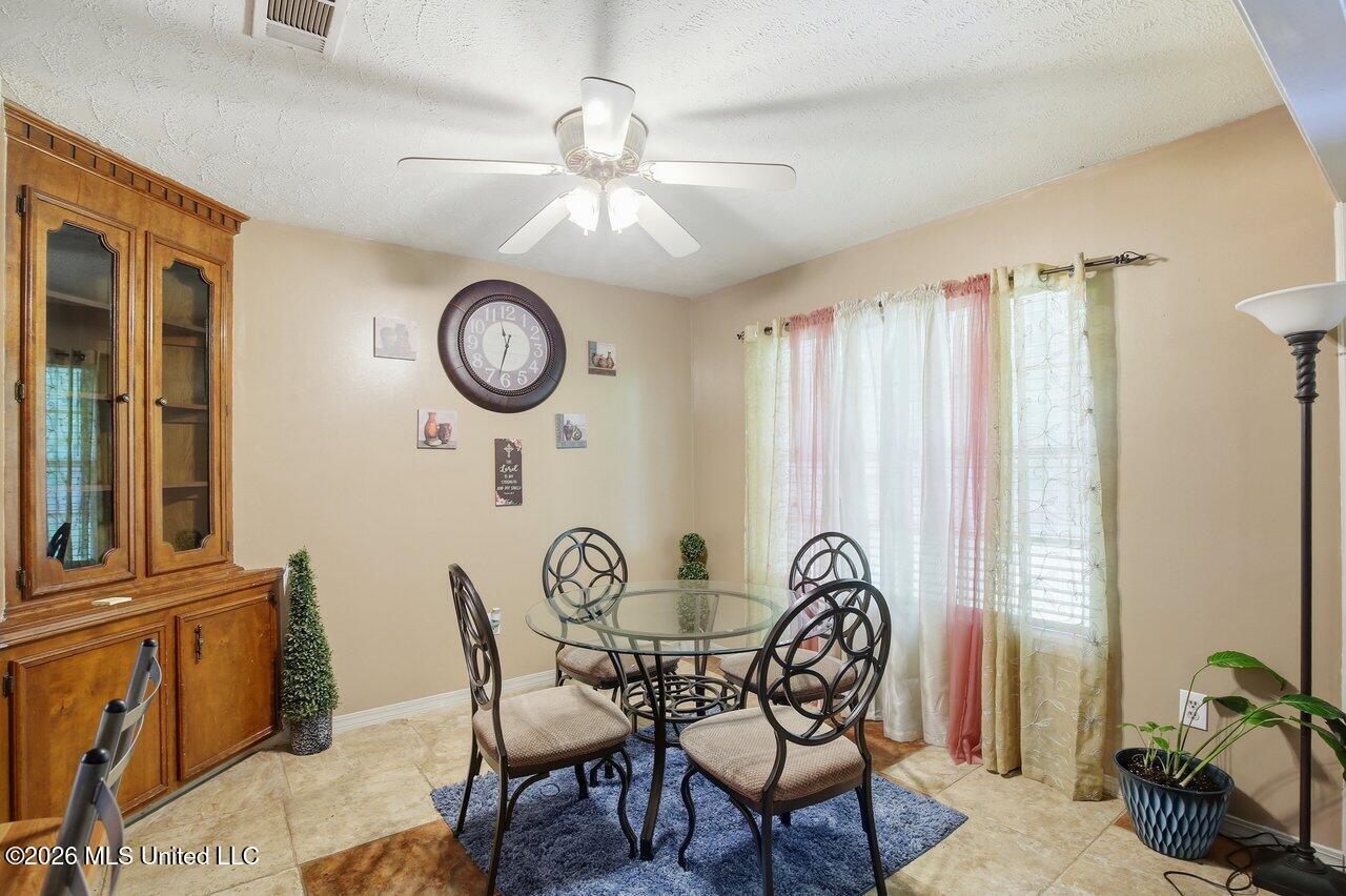 5264 Sycamore Drive Property Photo 4