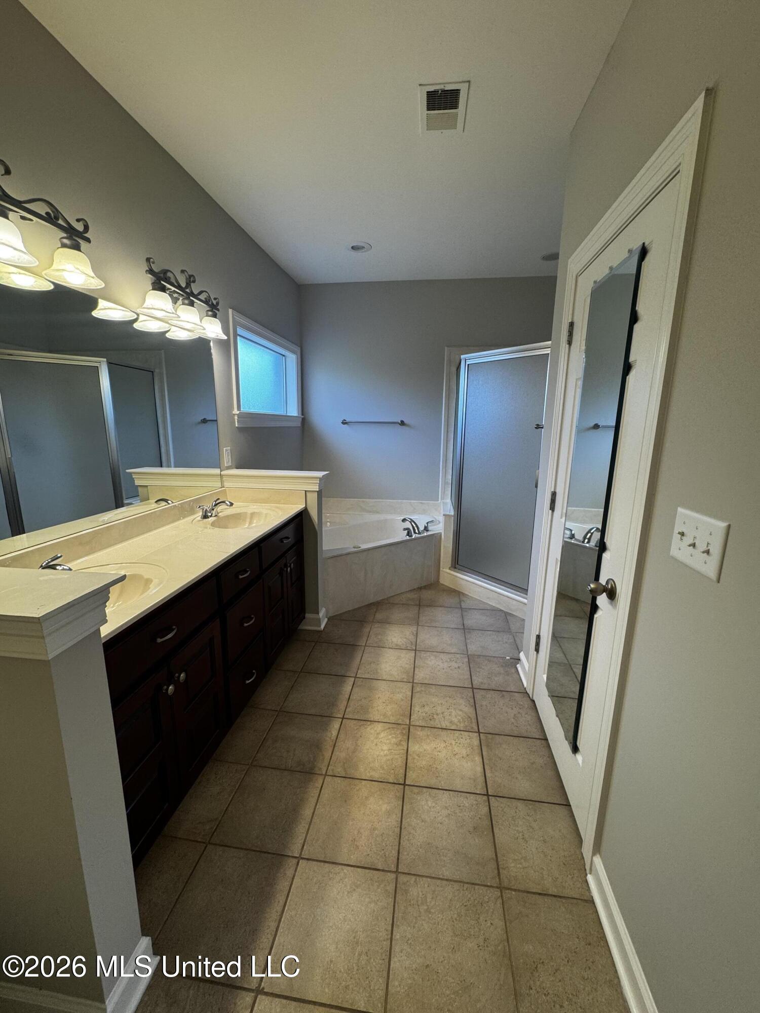 2754 Lizzie Cove Property Photo 6