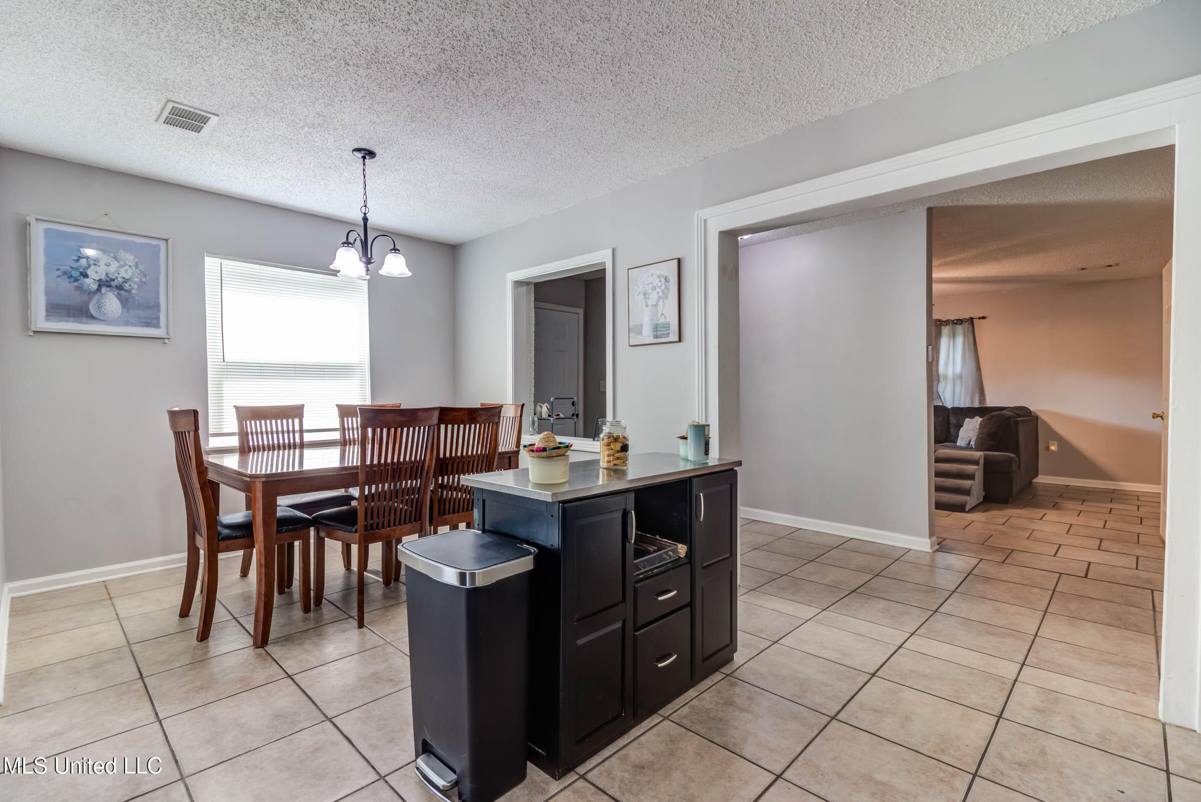 79 Holly Circle Property Photo 4