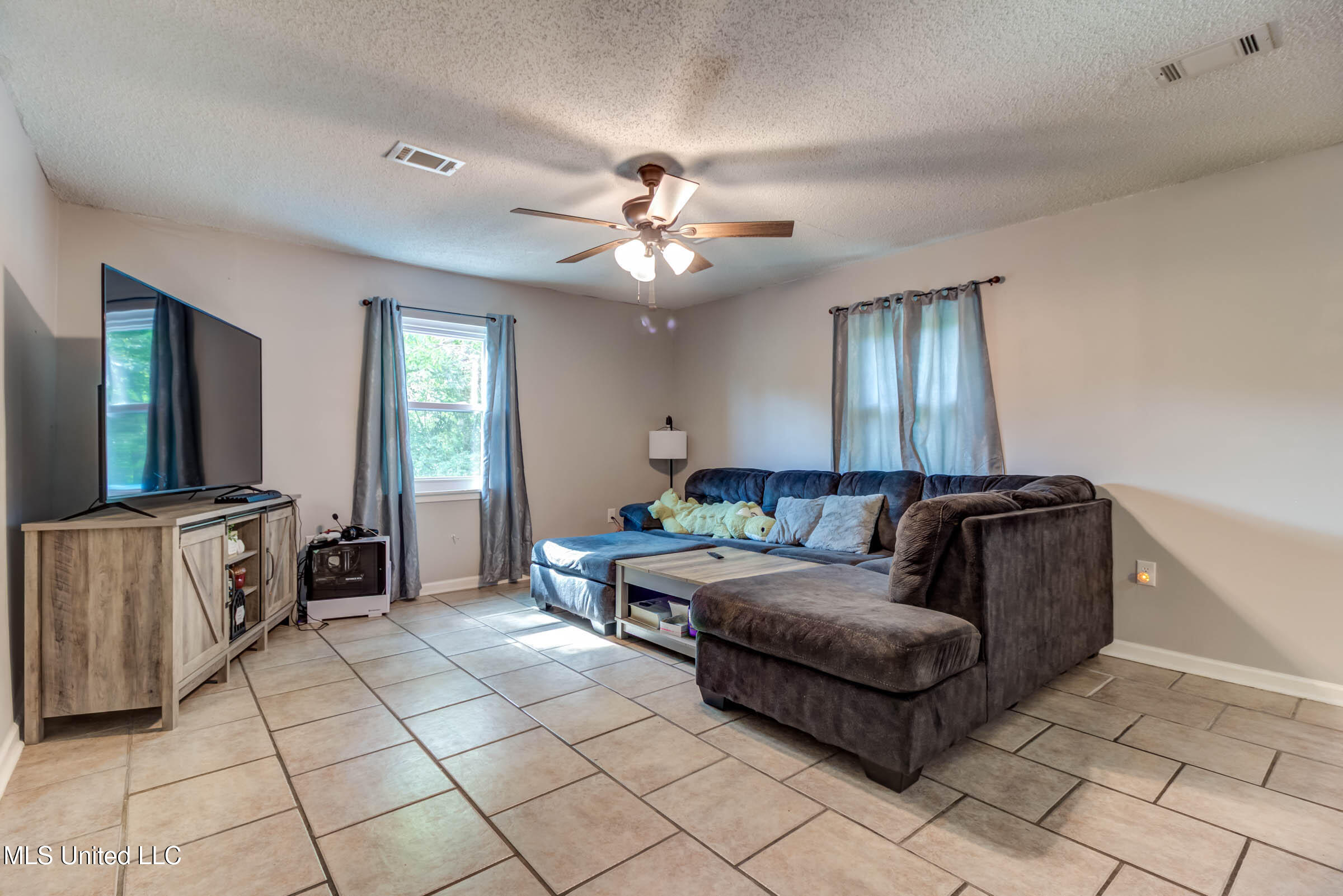 79 Holly Circle Property Photo 5