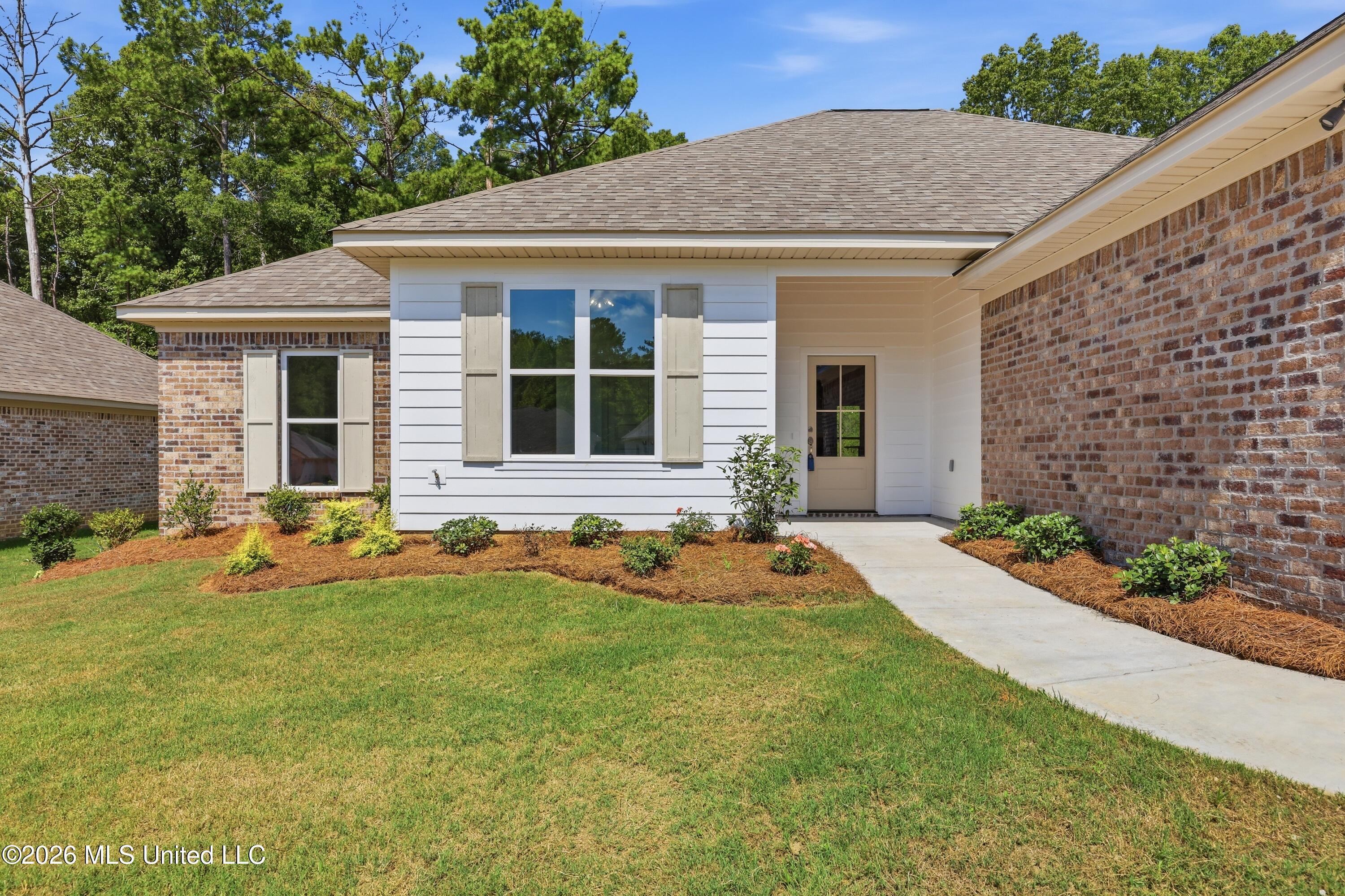 216 Anderson Oaks Drive Property Photo 2