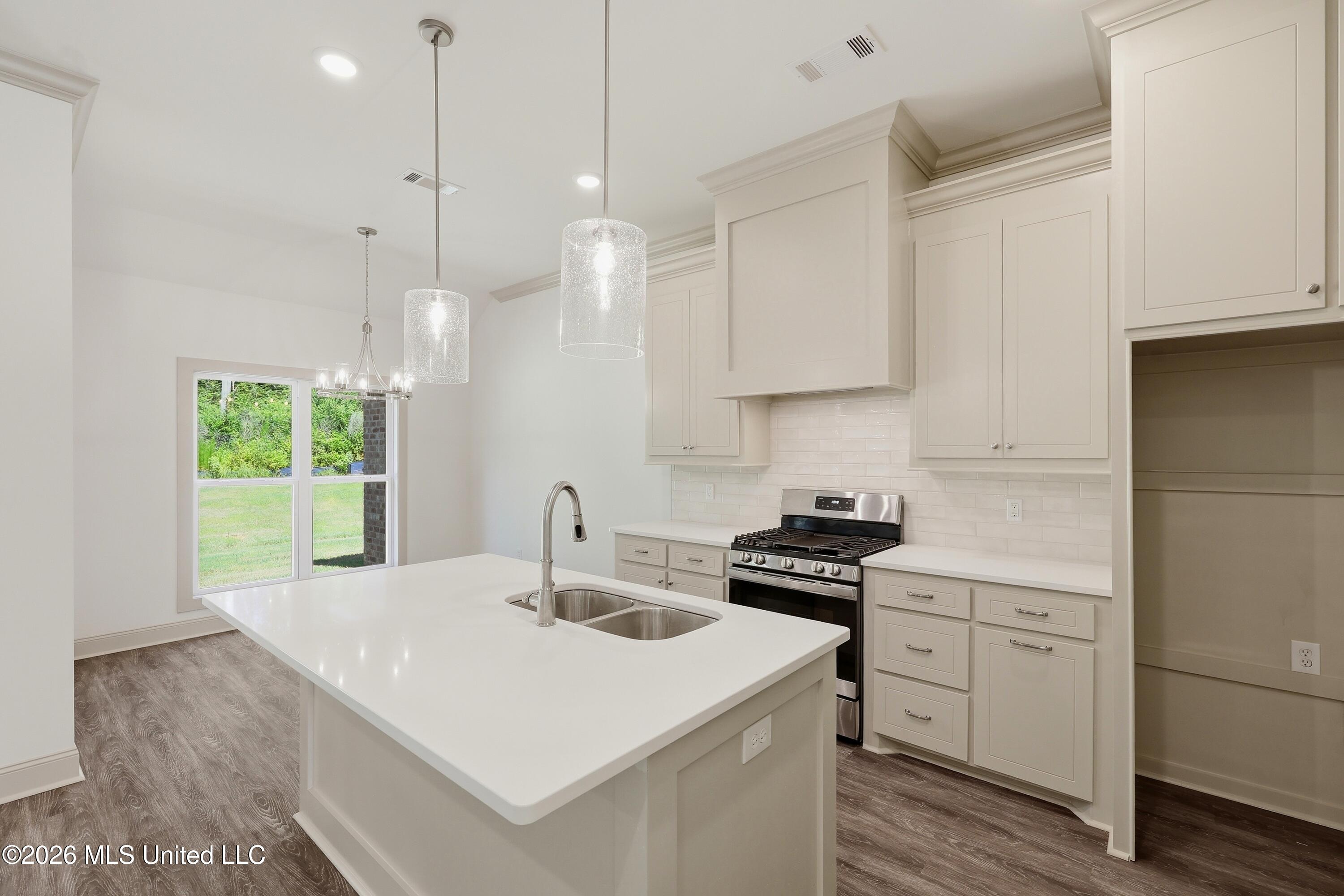 216 Anderson Oaks Drive Property Photo 8
