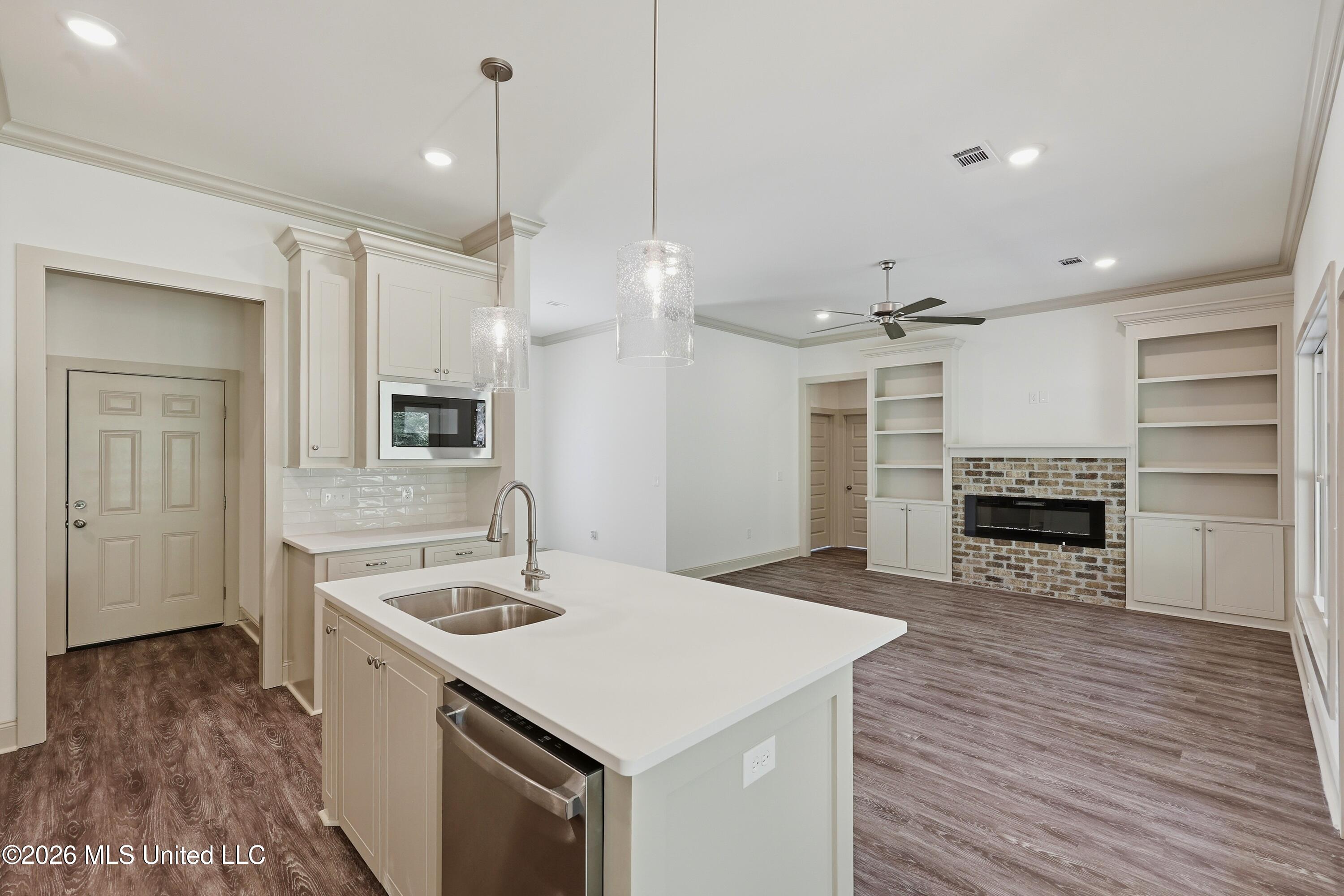 216 Anderson Oaks Drive Property Photo 10