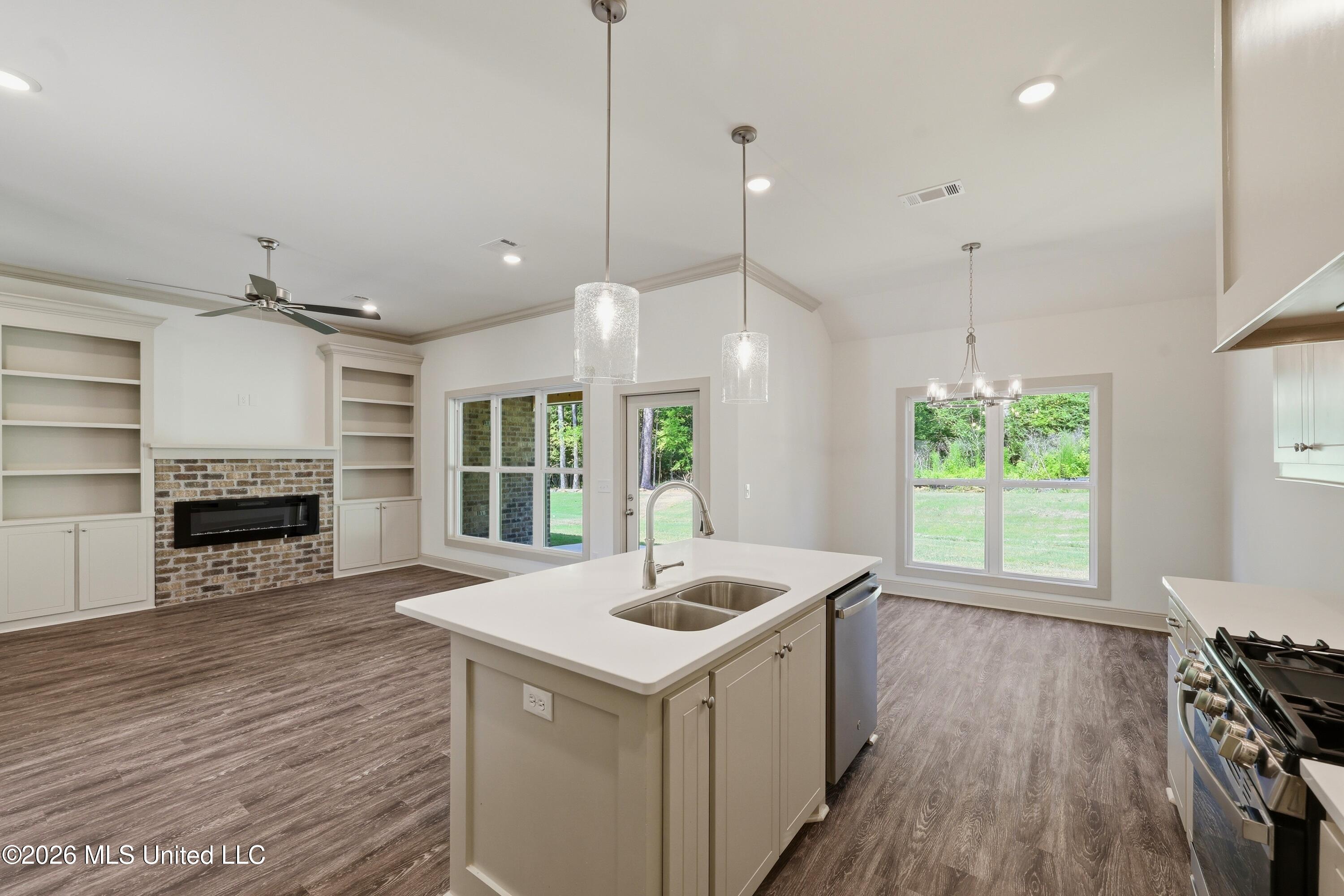 216 Anderson Oaks Drive Property Photo 12