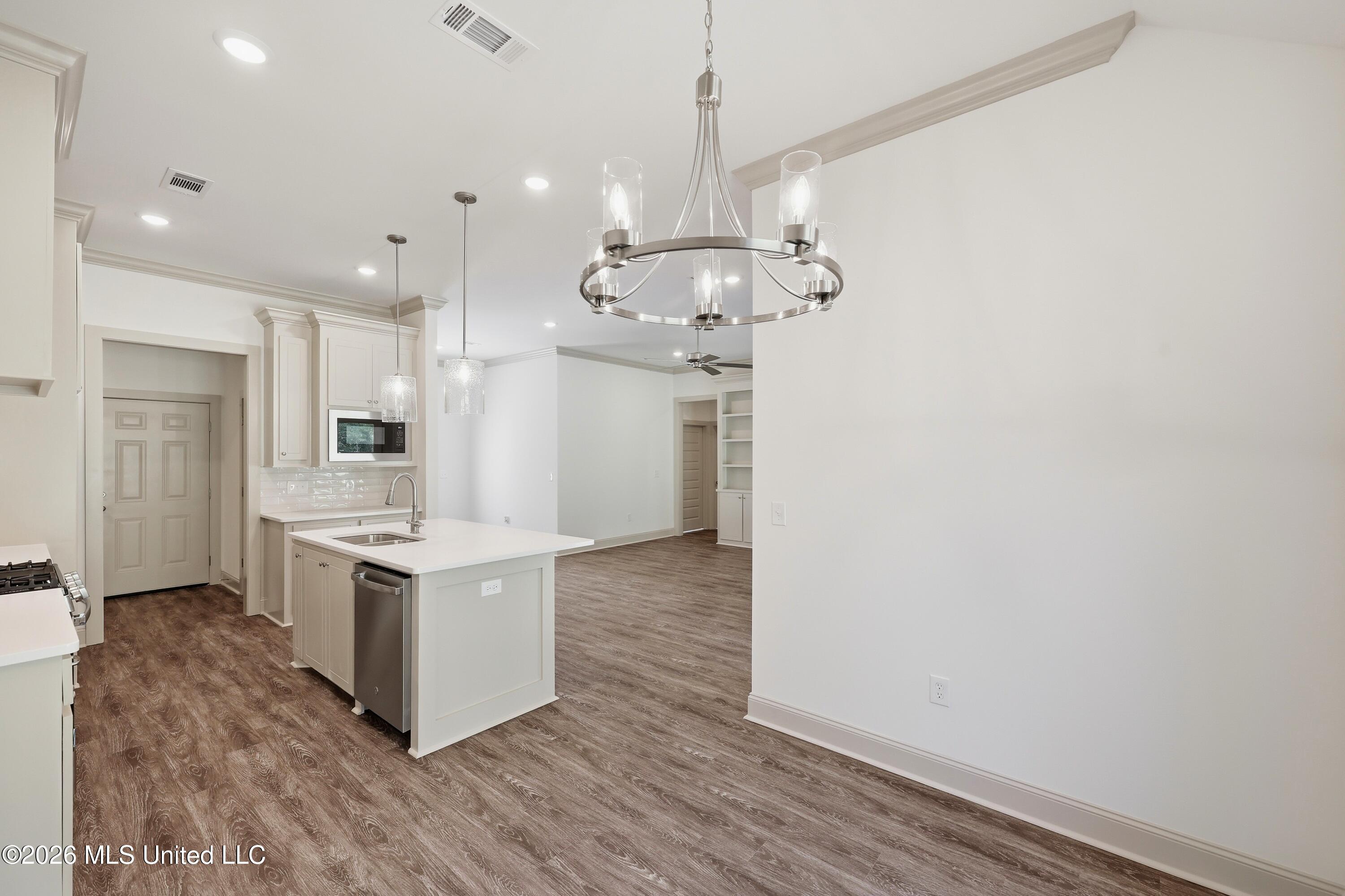 216 Anderson Oaks Drive Property Photo 14