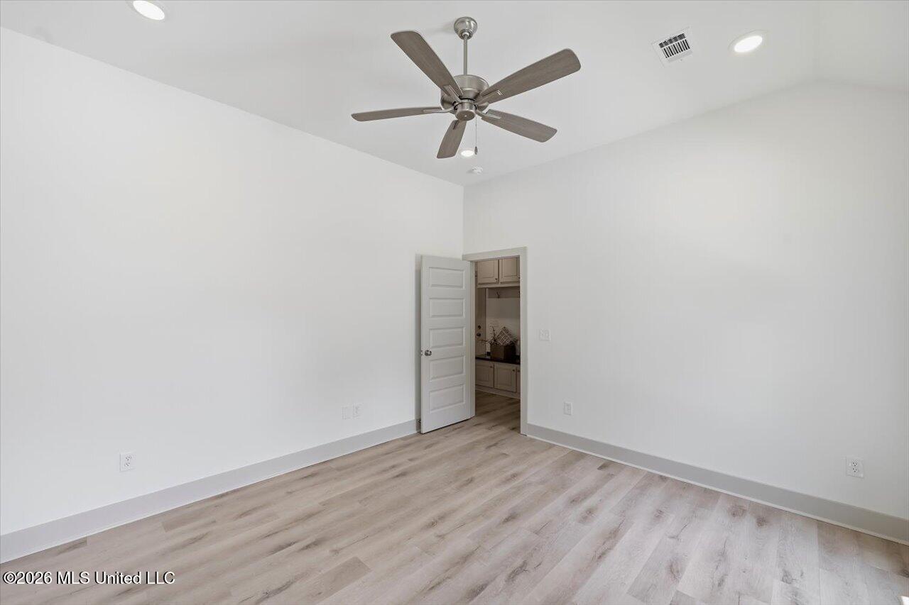 220 New Haven Lane Property Photo 22