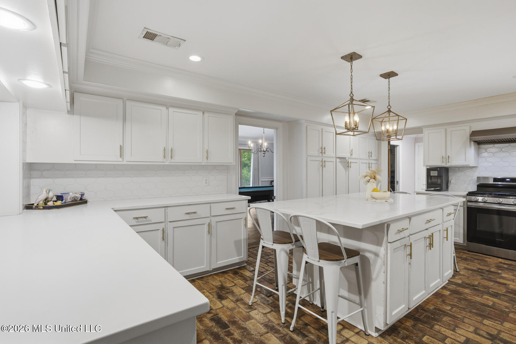2246 Greenbriar Drive Property Photo 8