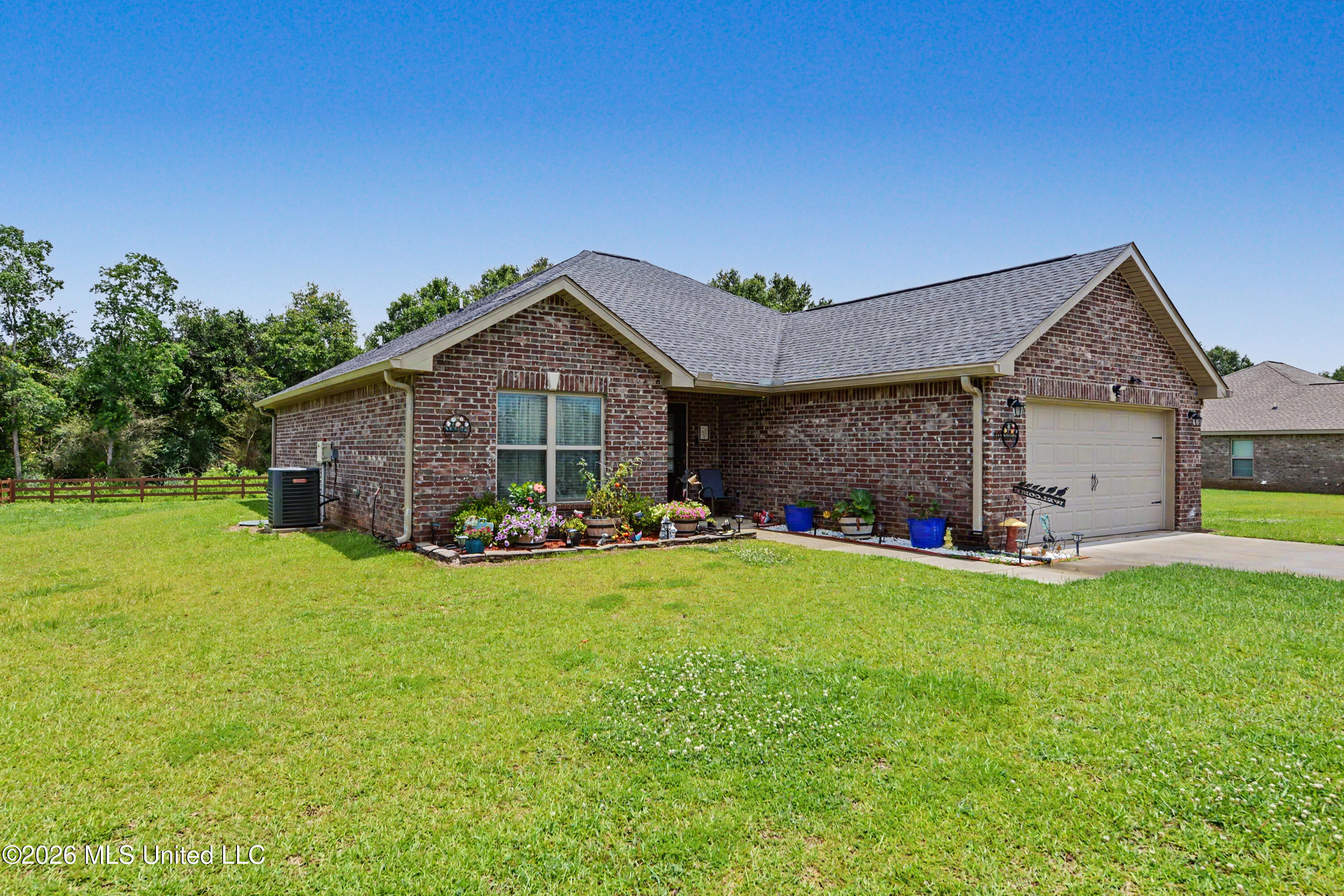 90 Hunters Trace Property Photo 2