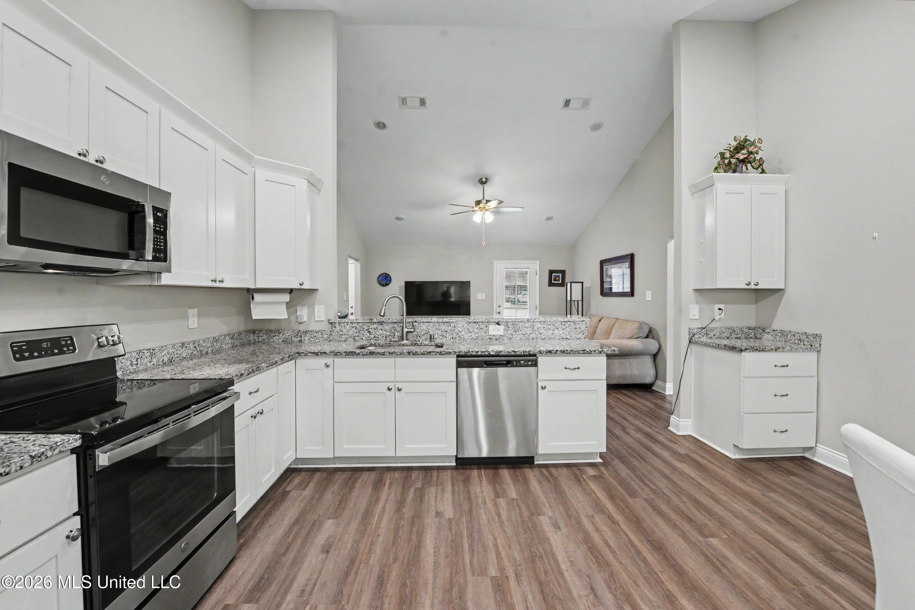 90 Hunters Trace Property Photo 9