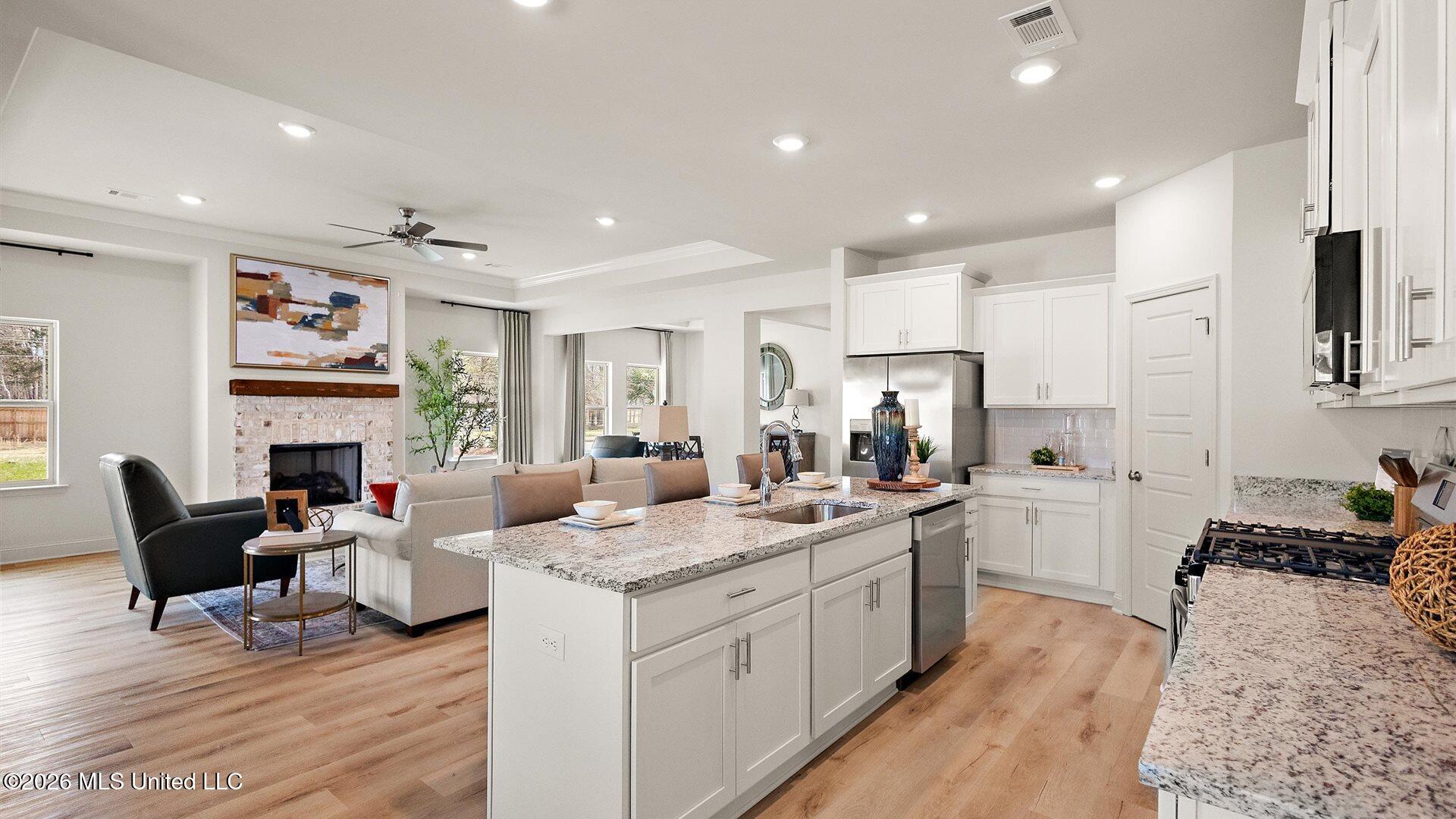 100 Kentucky Way Property Photo 3