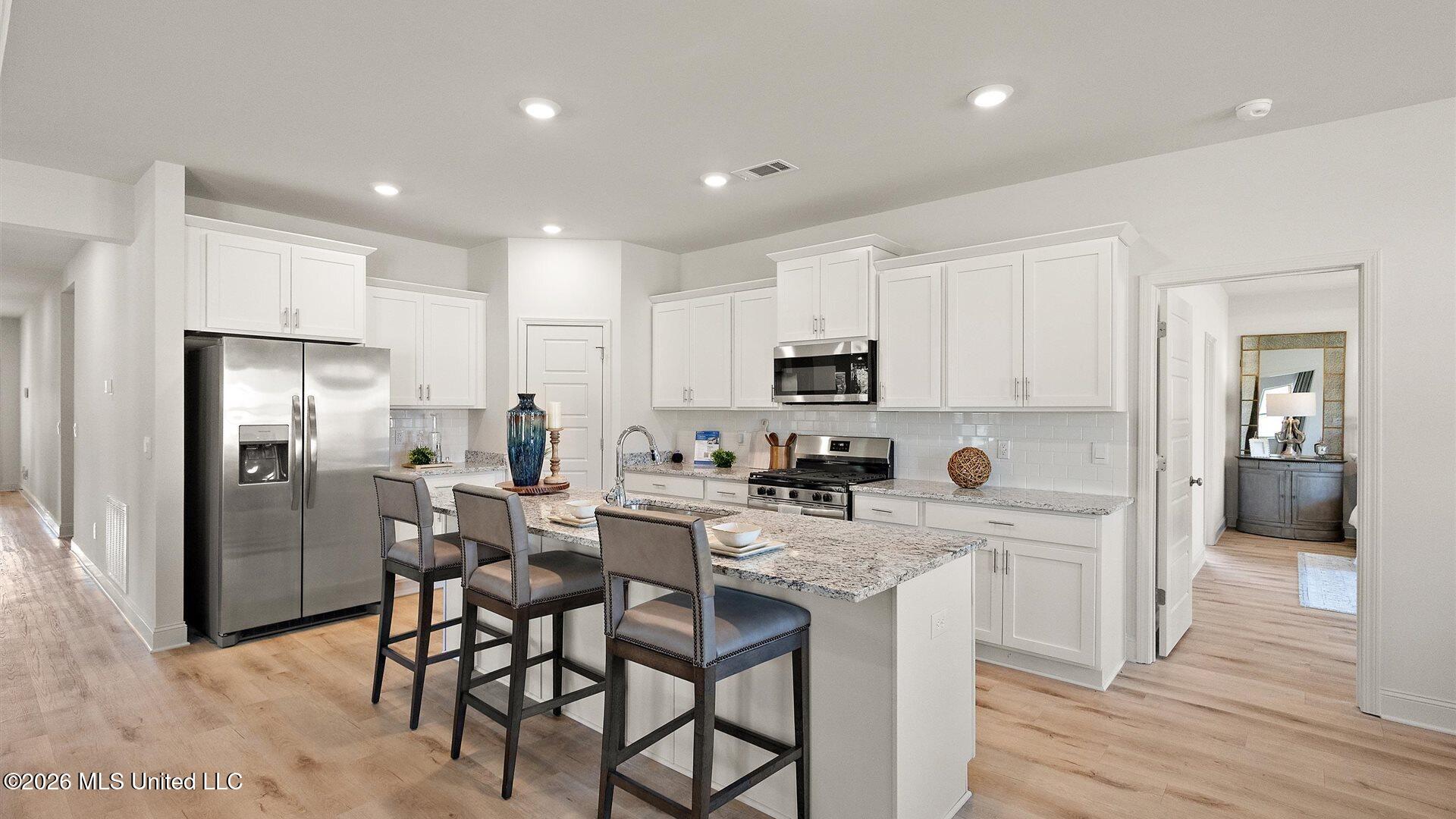 100 Kentucky Way Property Photo 4