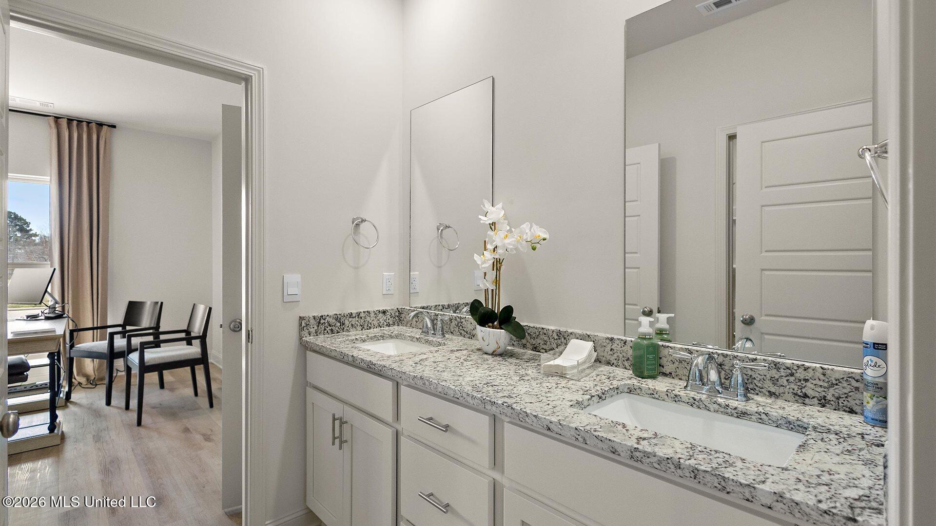 100 Kentucky Way Property Photo 34
