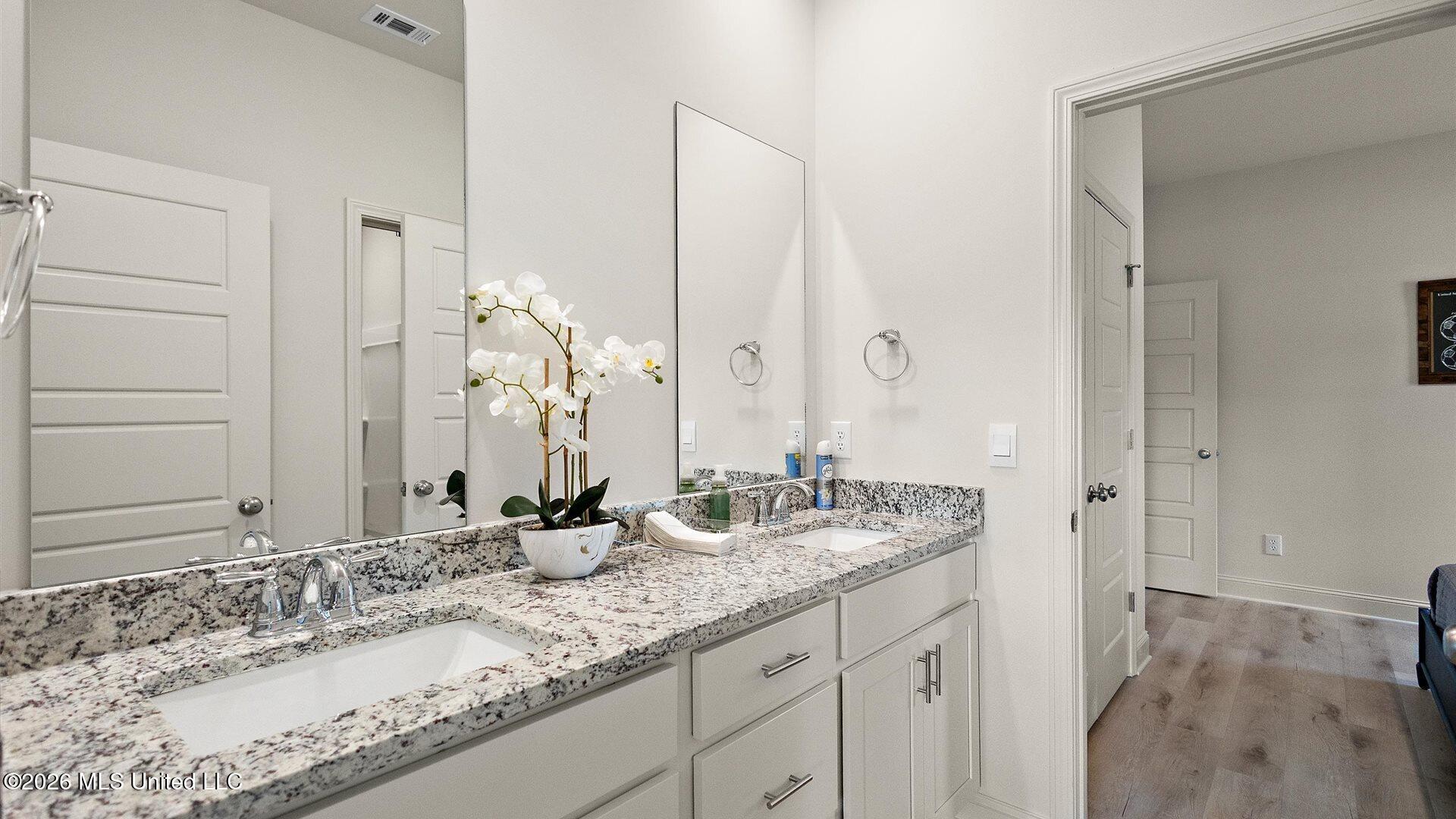 100 Kentucky Way Property Photo 35