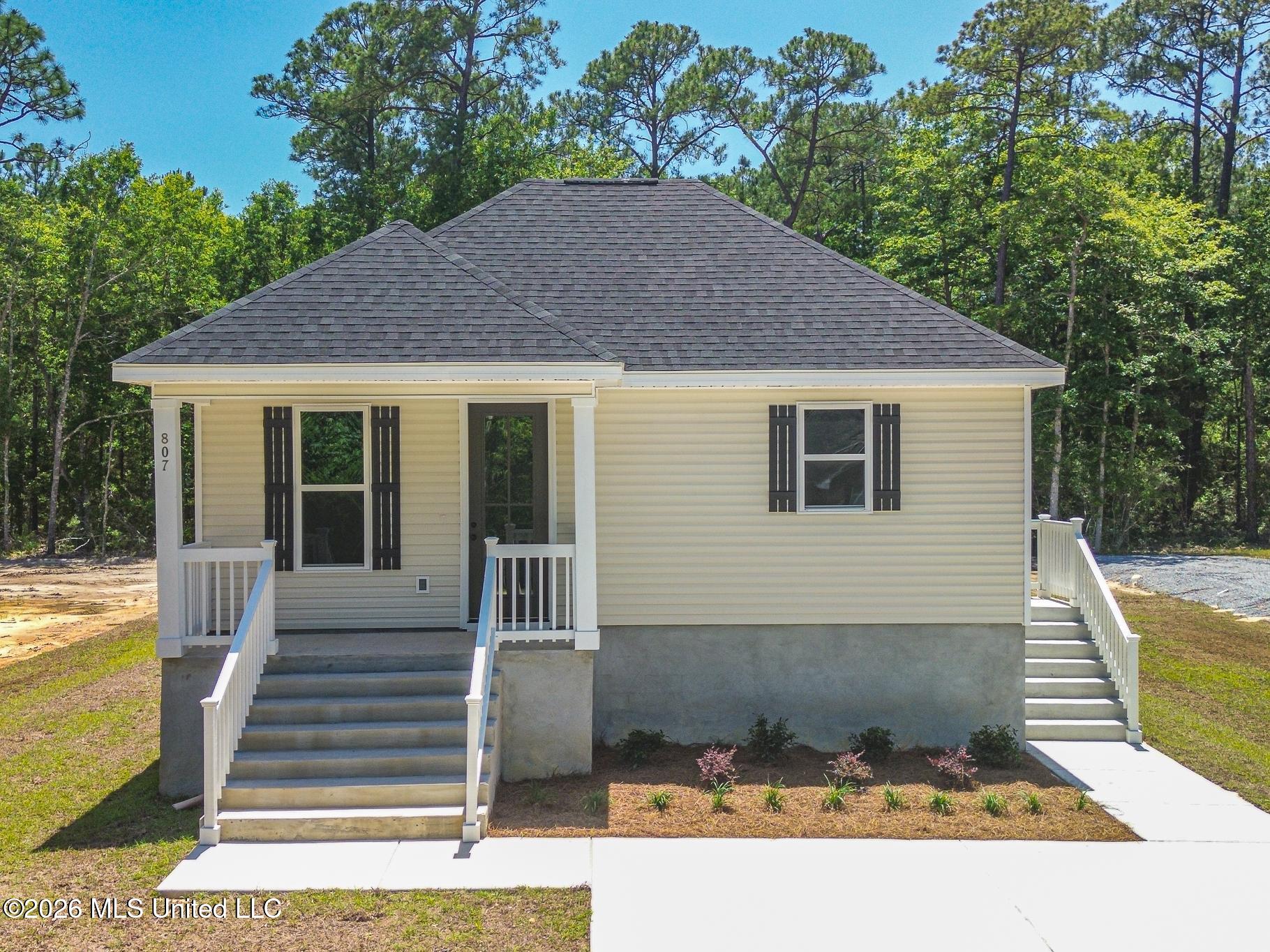 807 Bay Street Property Photo 1